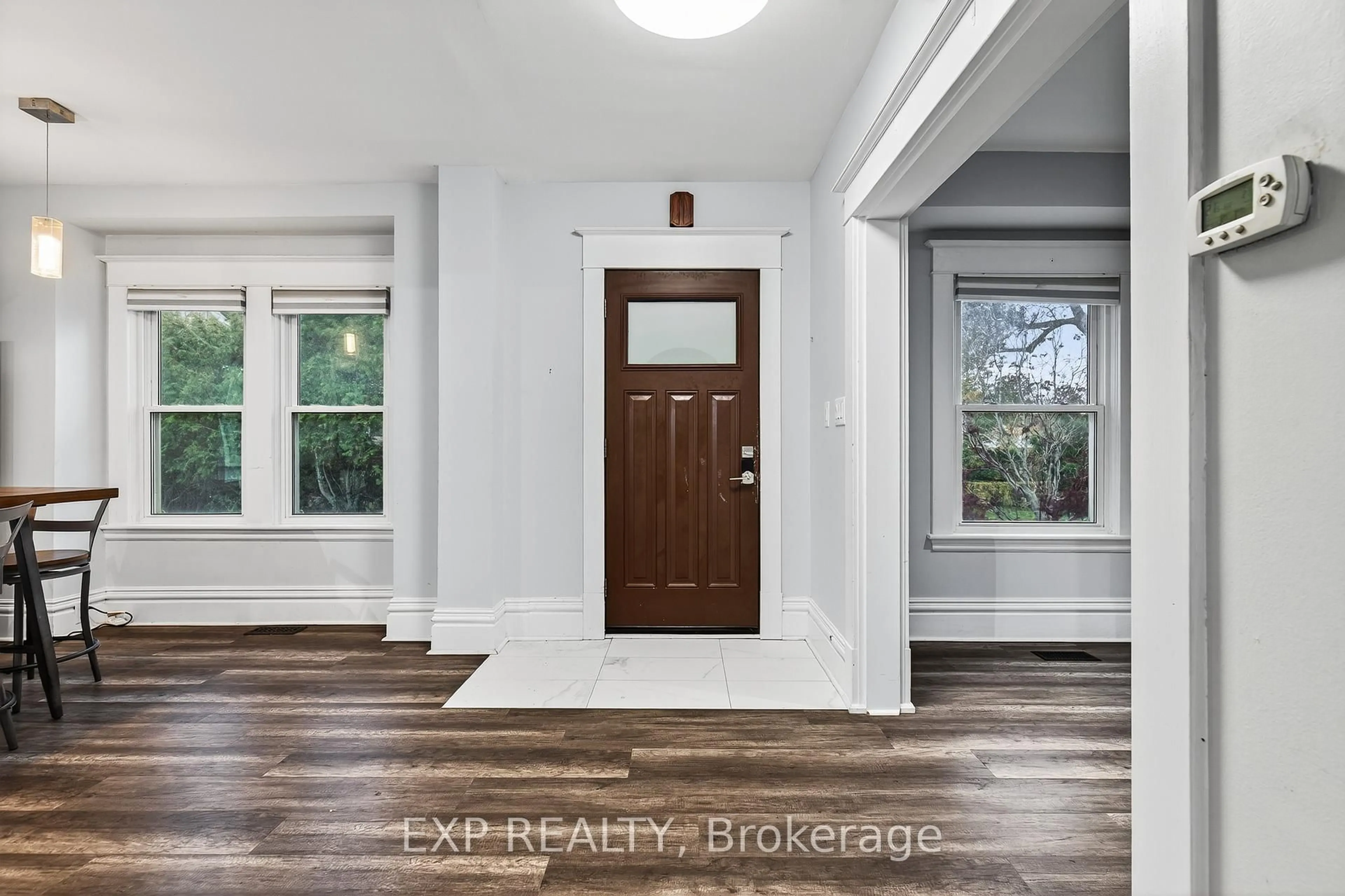Indoor entryway for 316 NORTH SHORE Blvd, Burlington Ontario L7T 1A4