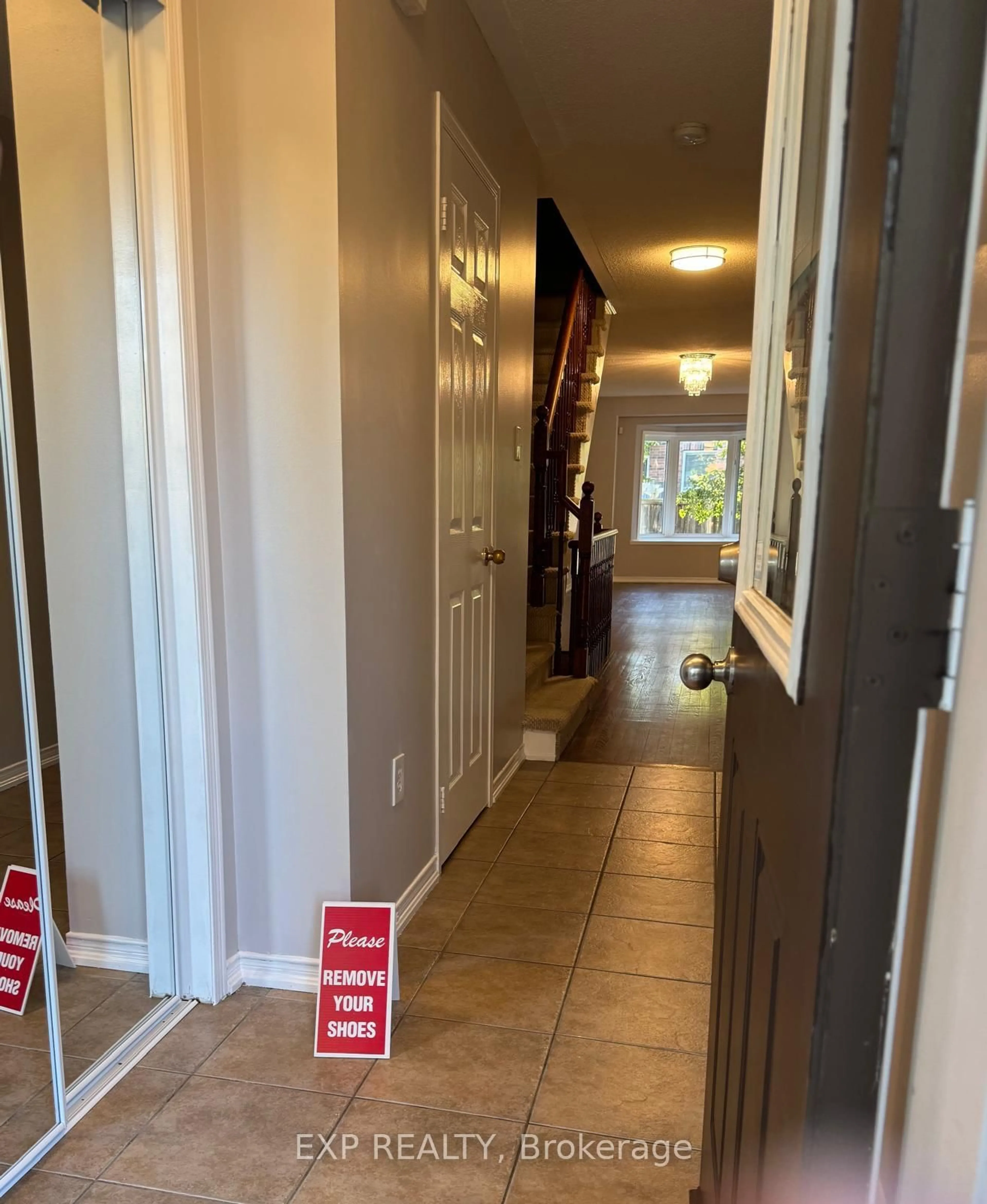 Indoor entryway for 5255 Palmetto Pl #144, Mississauga Ontario L5M 0H2