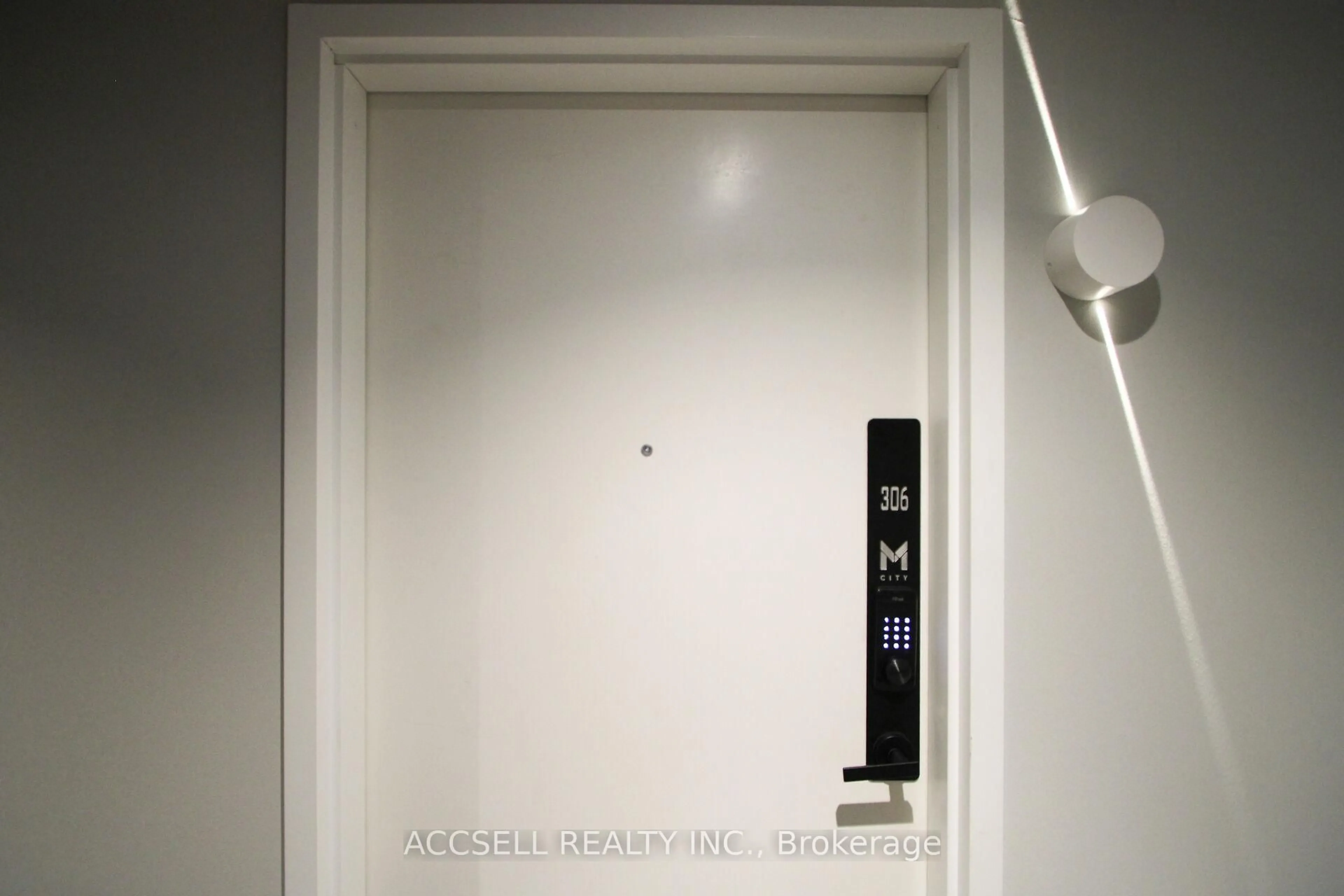 Unknown for 3883 quartz Rd #306, Mississauga Ontario L5B 4M6