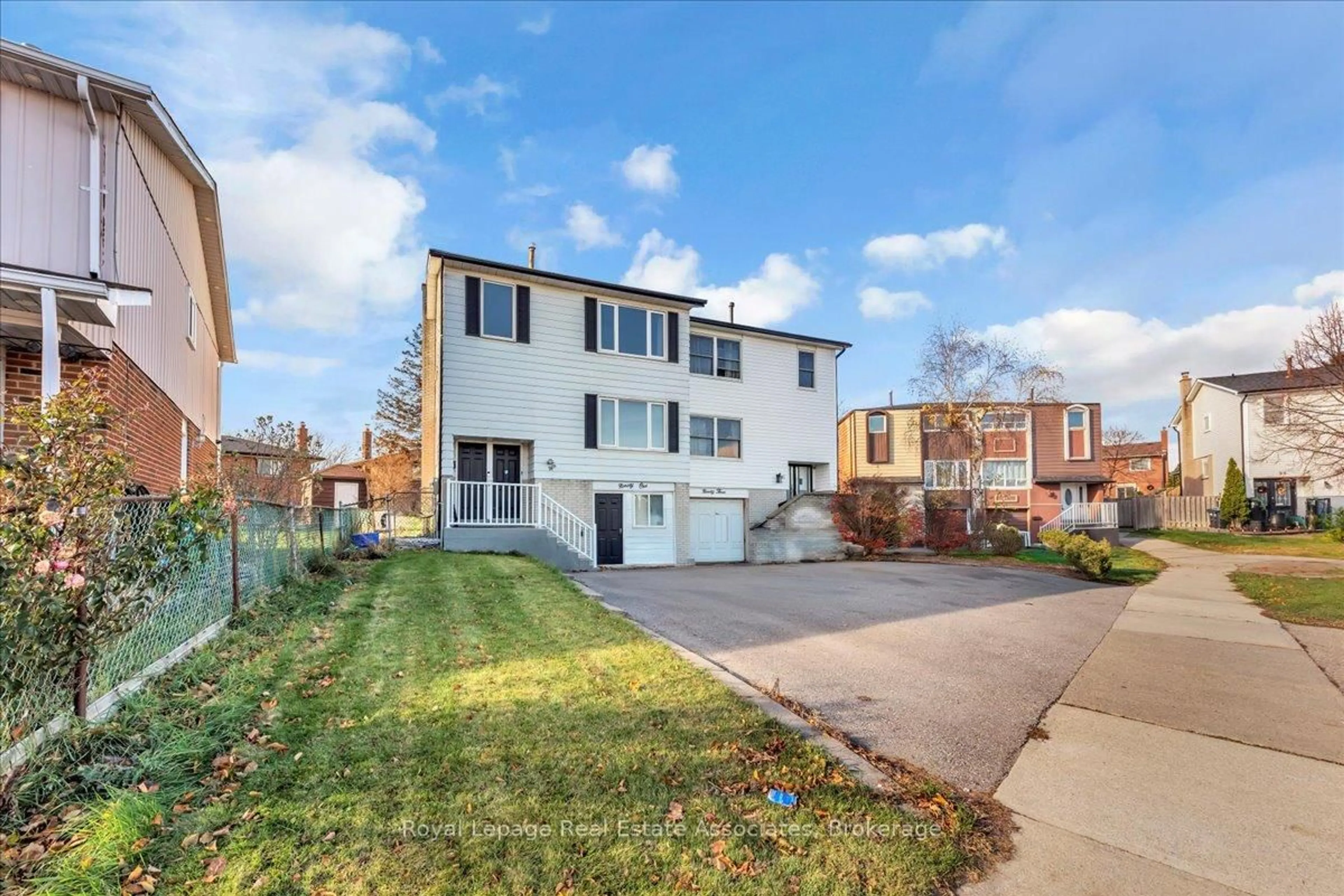 A pic from outside/outdoor area/front of a property/back of a property/a pic from drone, street for 91 Bruce beer Dr, Brampton Ontario L6V 2Z7