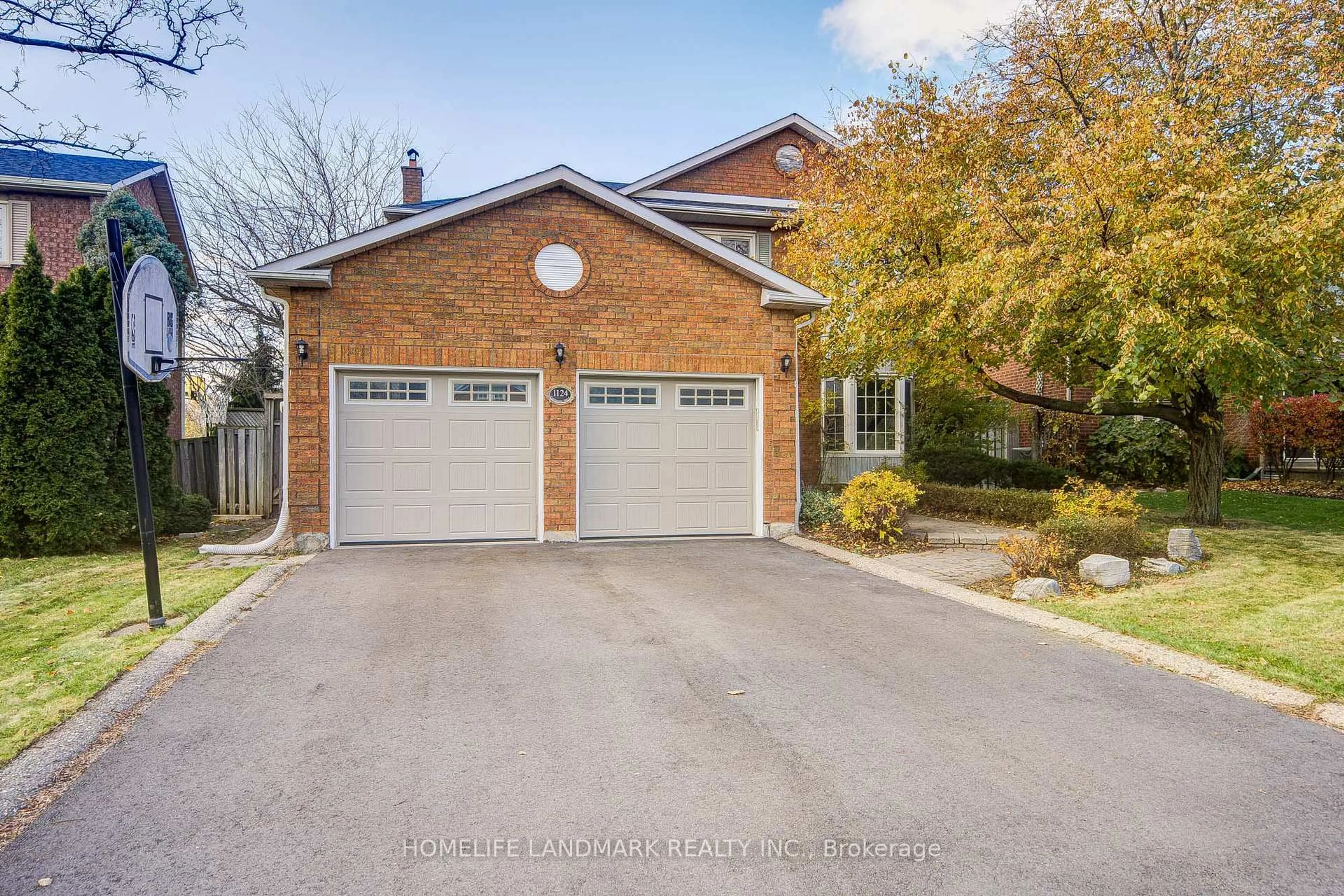 Home with brick exterior material, street for 1124 Creekside Dr, Oakville Ontario L6H 4Z5