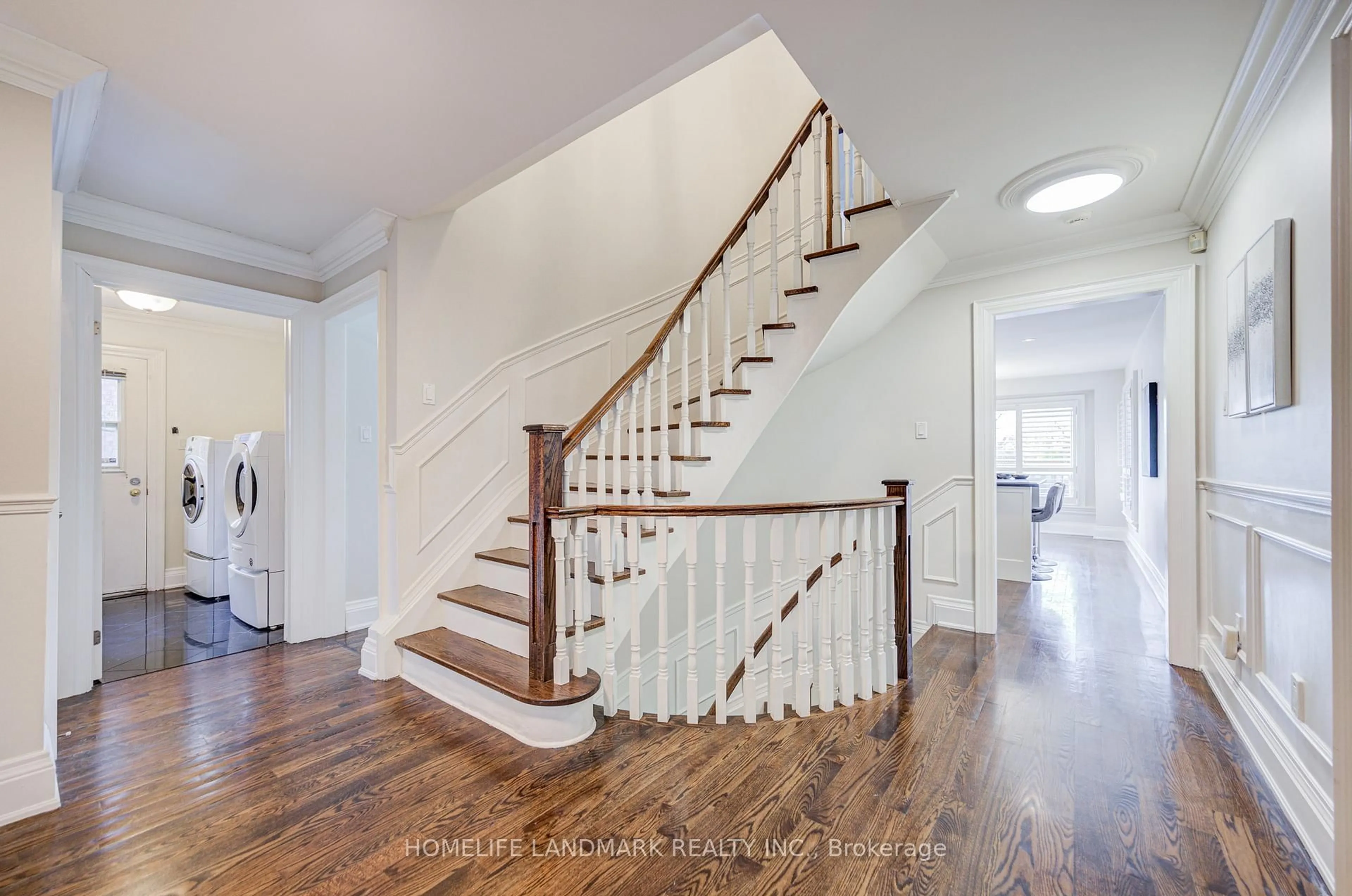 Stairs for 1124 Creekside Dr, Oakville Ontario L6H 4Z5