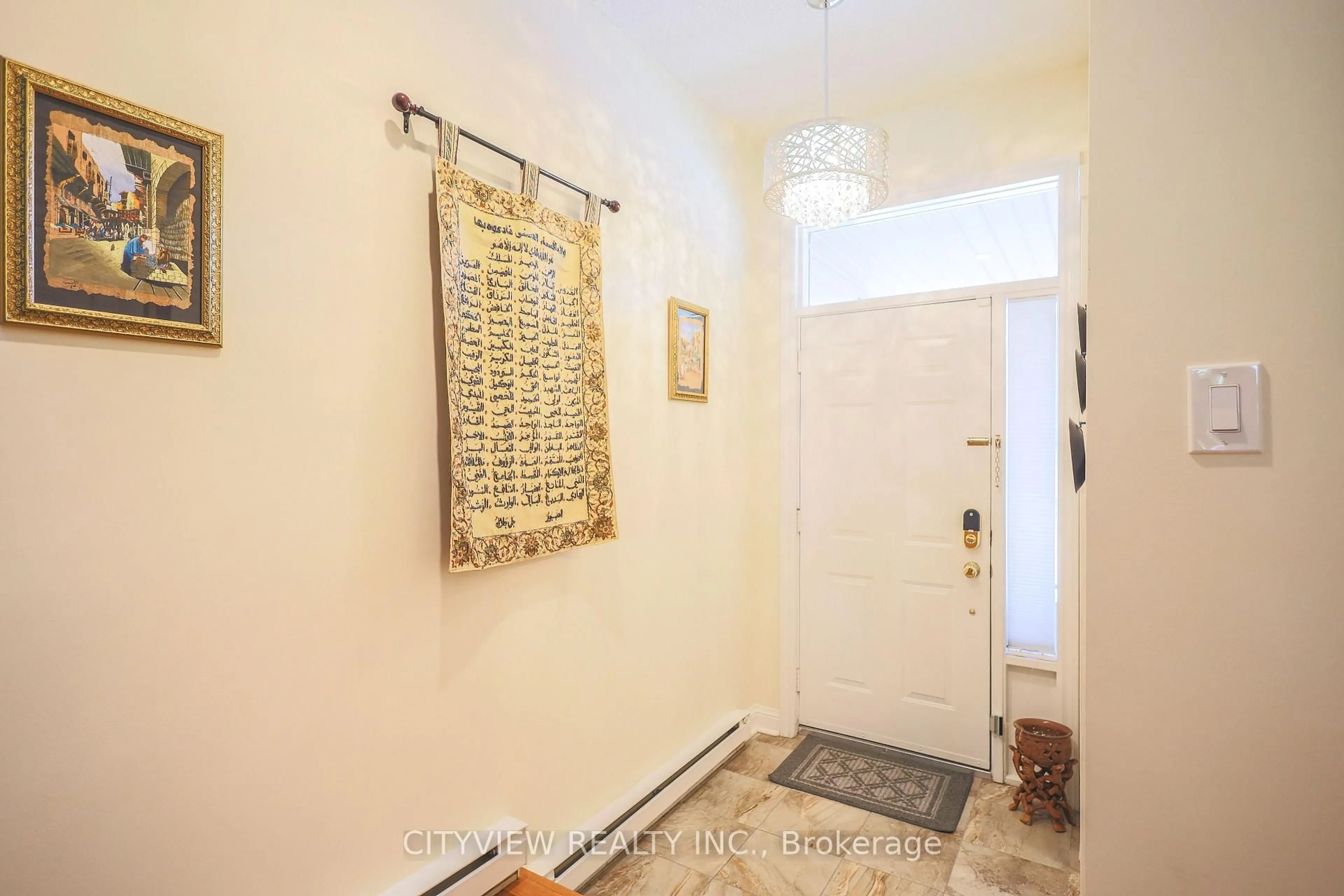 Indoor entryway for 3593 Kariya Dr, Mississauga Ontario L5B 3J2