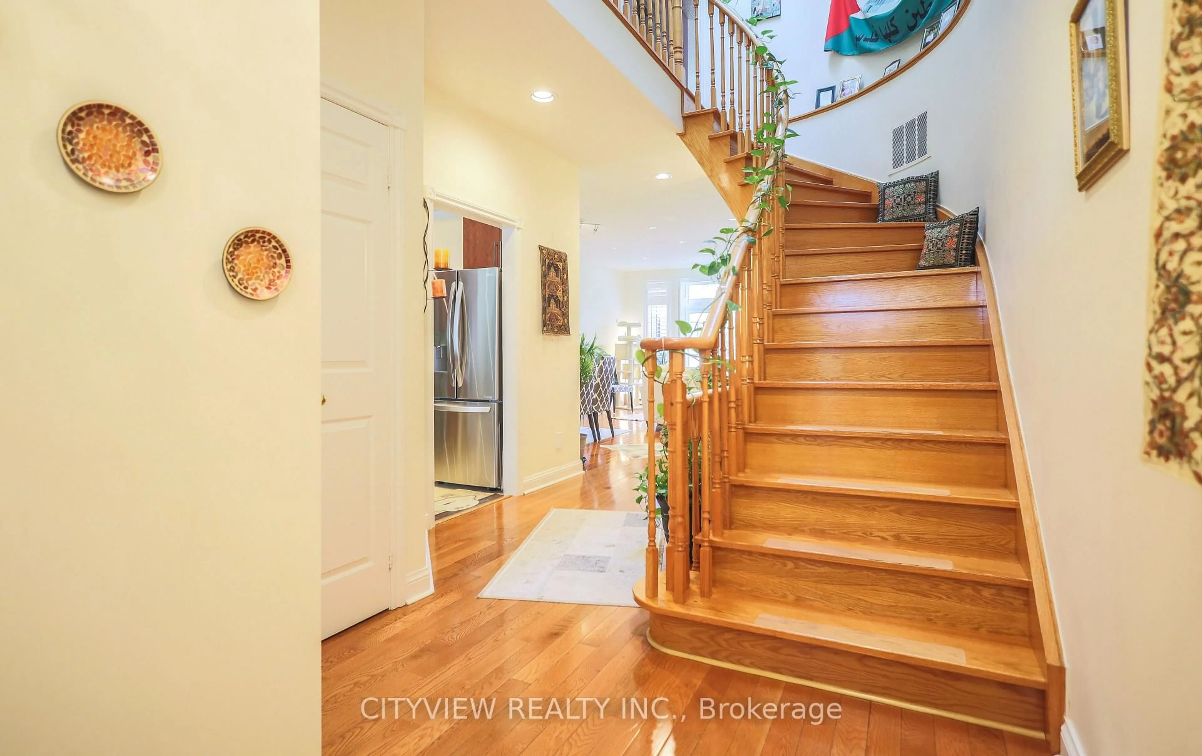 Indoor entryway for 3593 Kariya Dr, Mississauga Ontario L5B 3J2