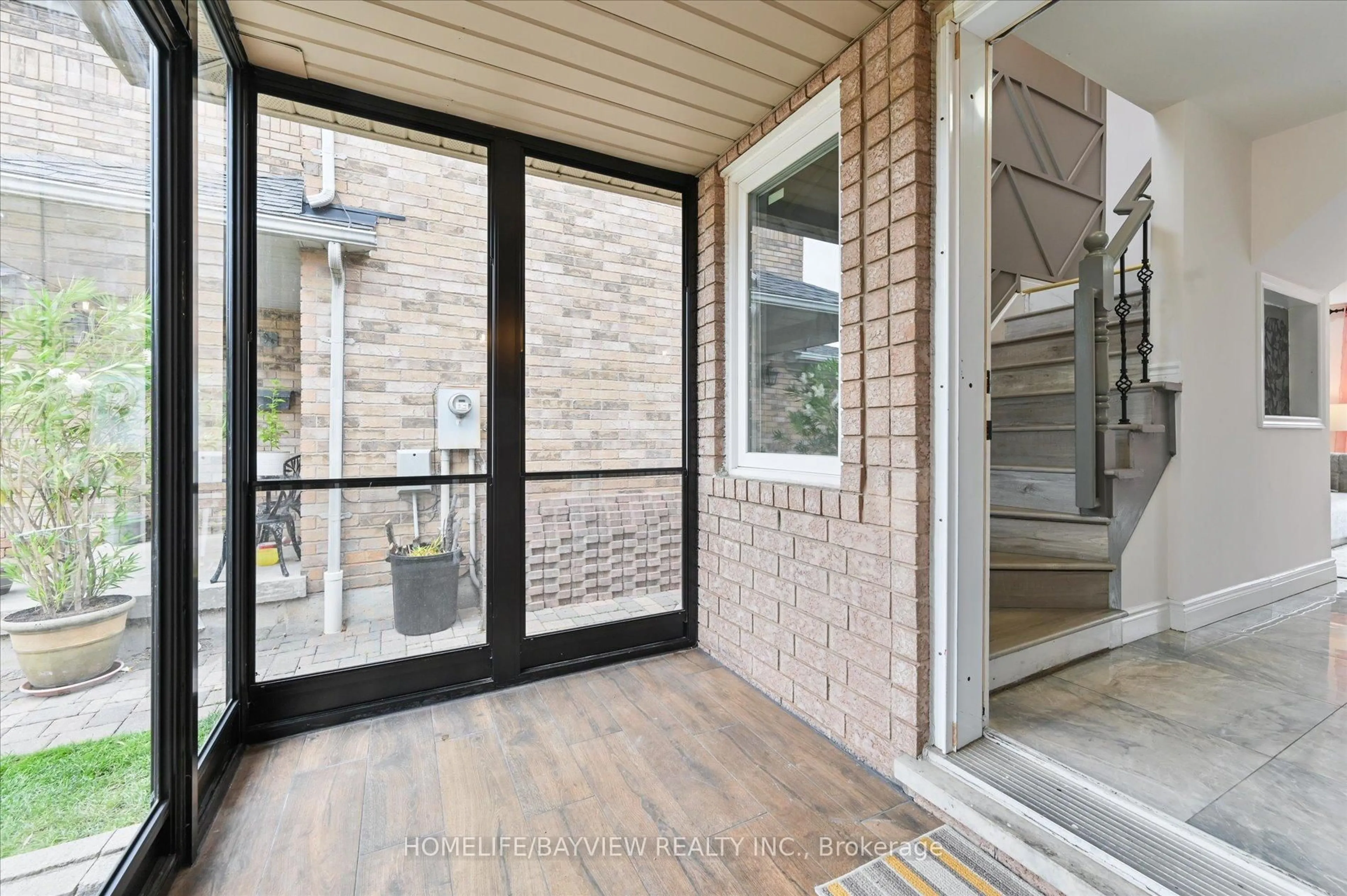 Indoor entryway for 3956 Bentridge Rd, Mississauga Ontario L5N 7V8