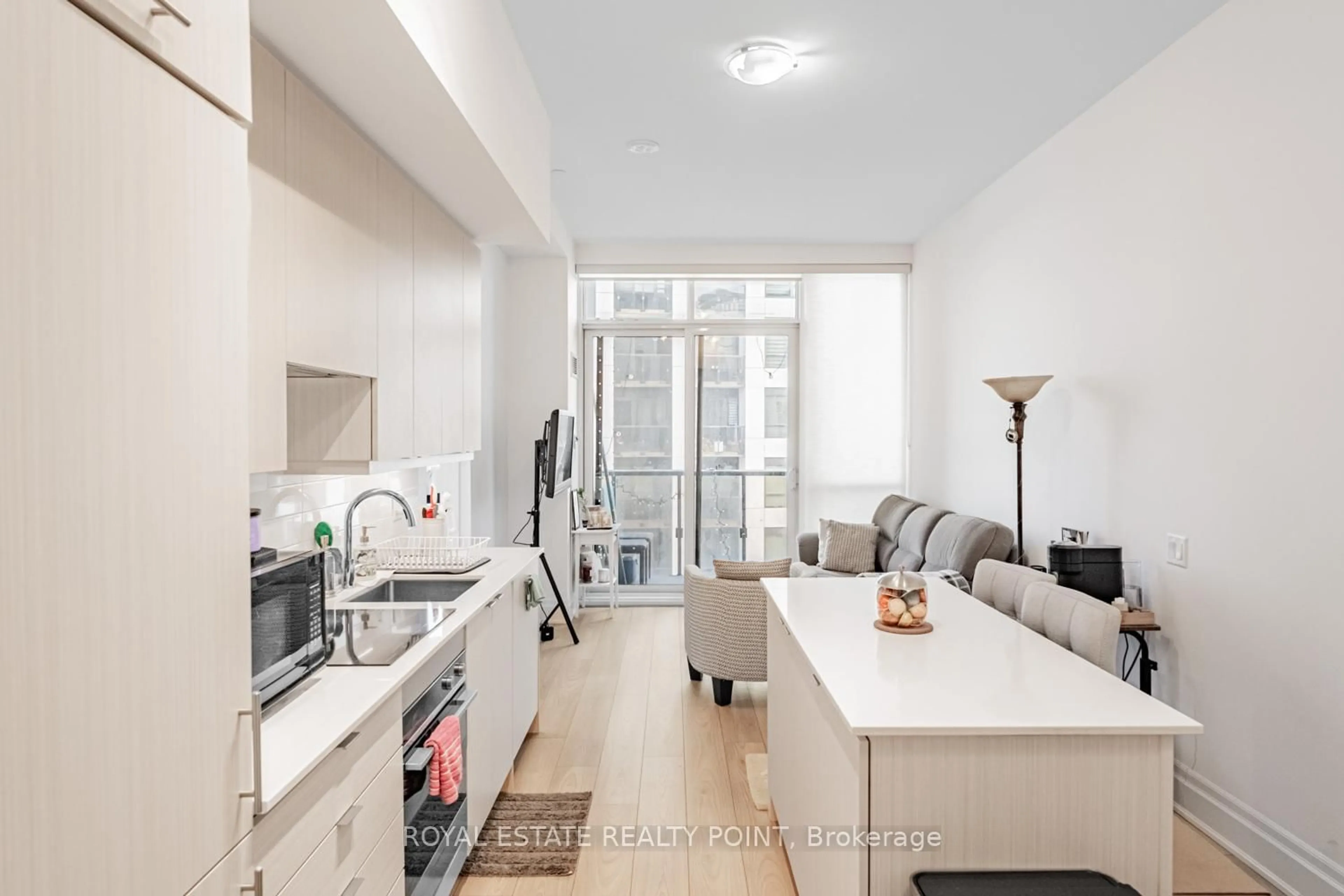 Open concept kitchen, ceramic/tile floor for 36 Elm Dr #3702, Mississauga Ontario L5B 0N3