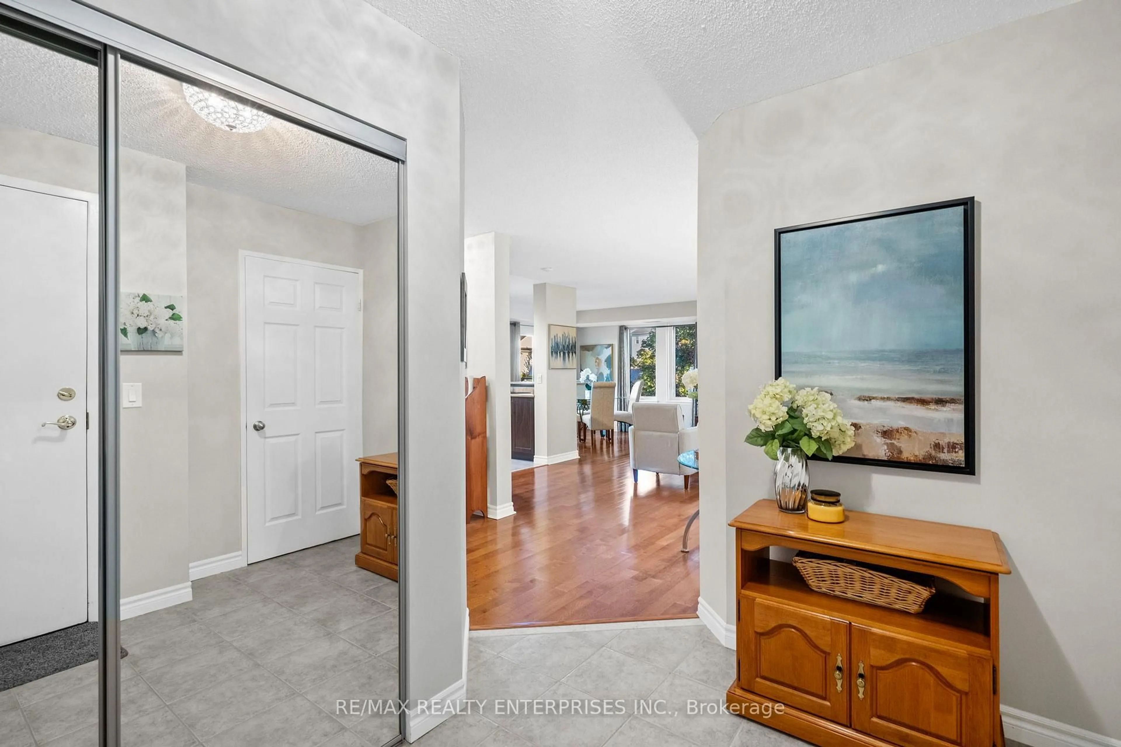 Indoor entryway for 2300 Parkhaven Blvd #303, Oakville Ontario L6H 6V9
