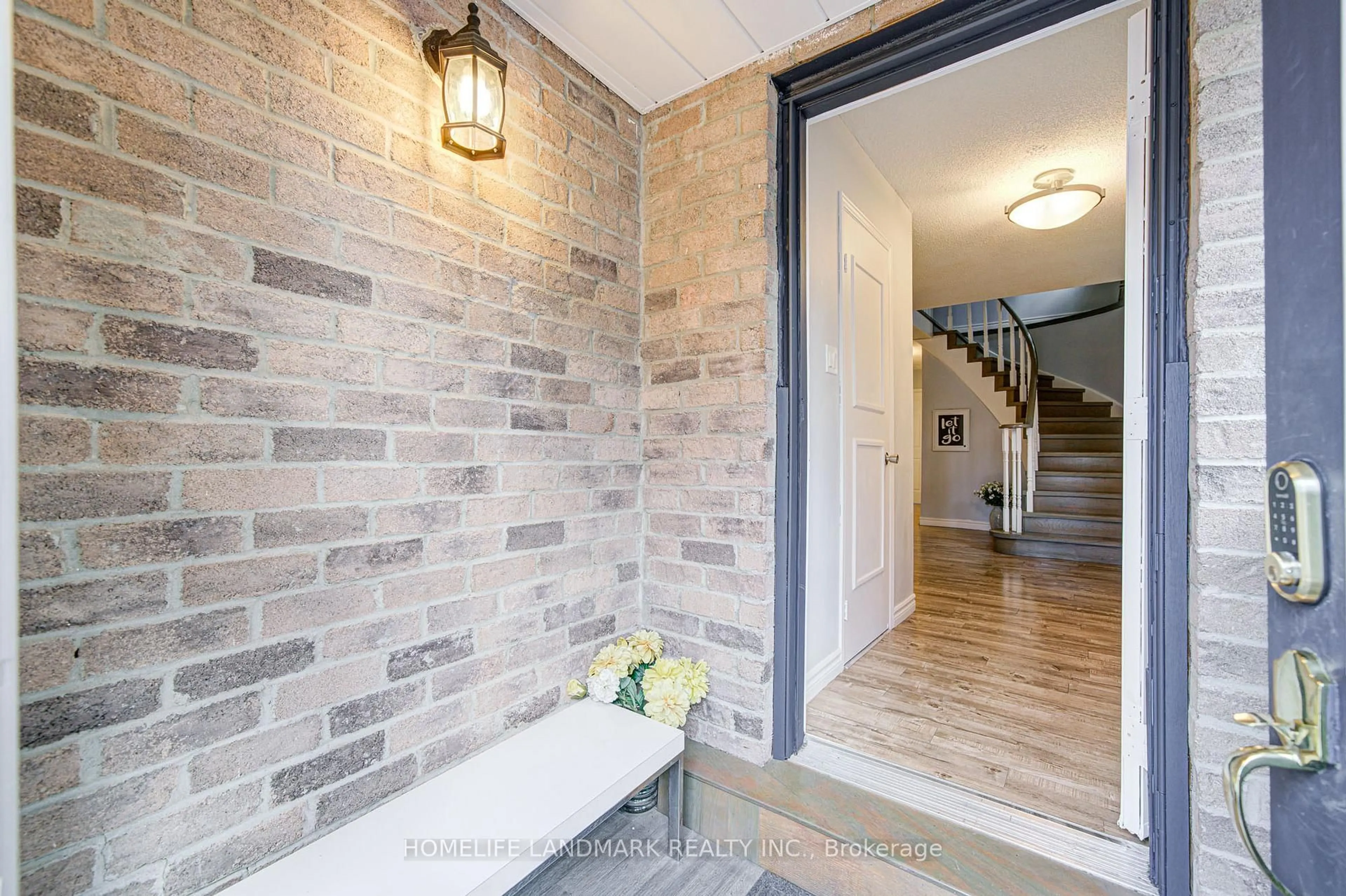 Indoor entryway for 3531 Ingram Rd, Mississauga Ontario L5L 4M4