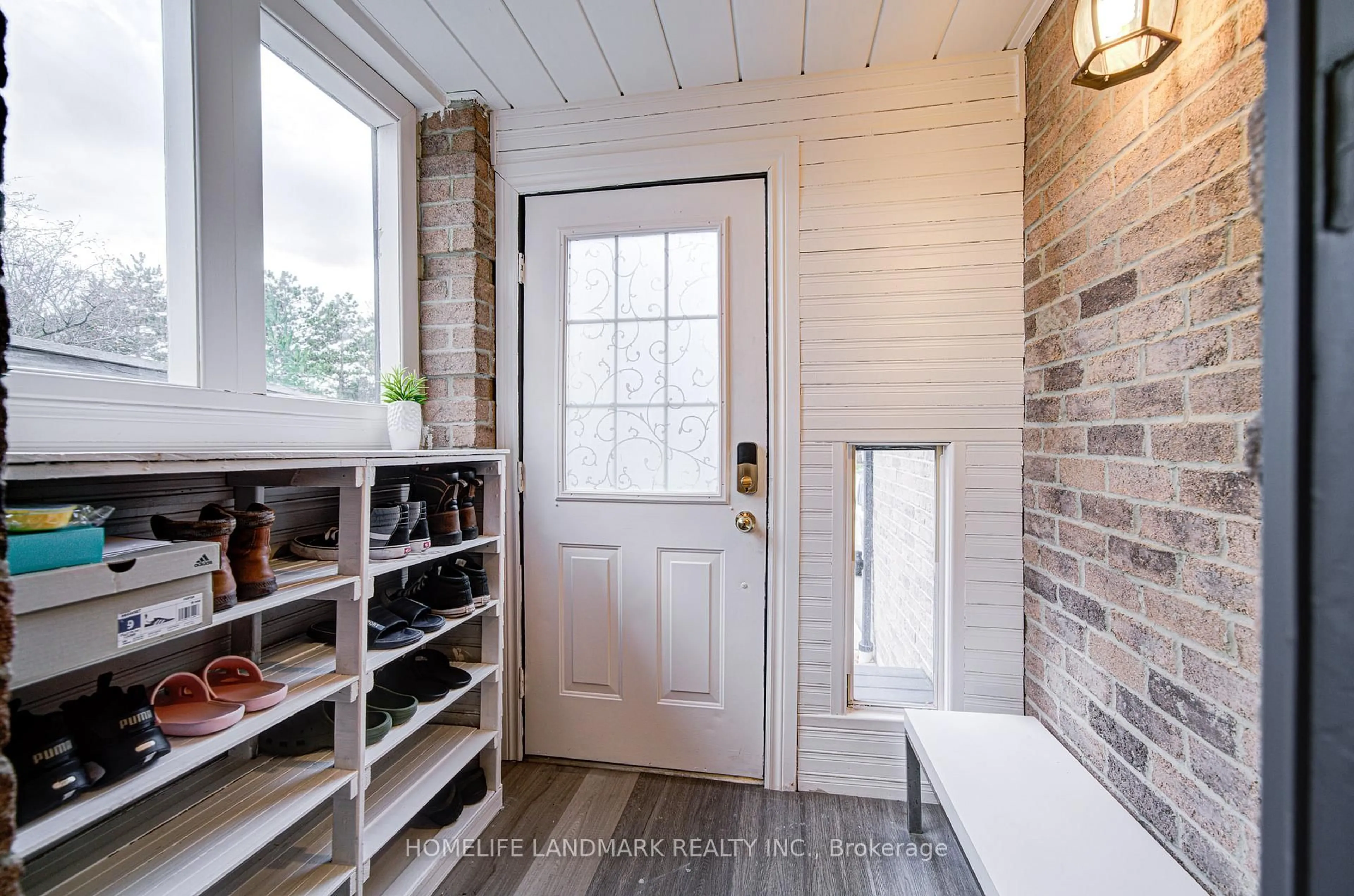 Indoor entryway for 3531 Ingram Rd, Mississauga Ontario L5L 4M4
