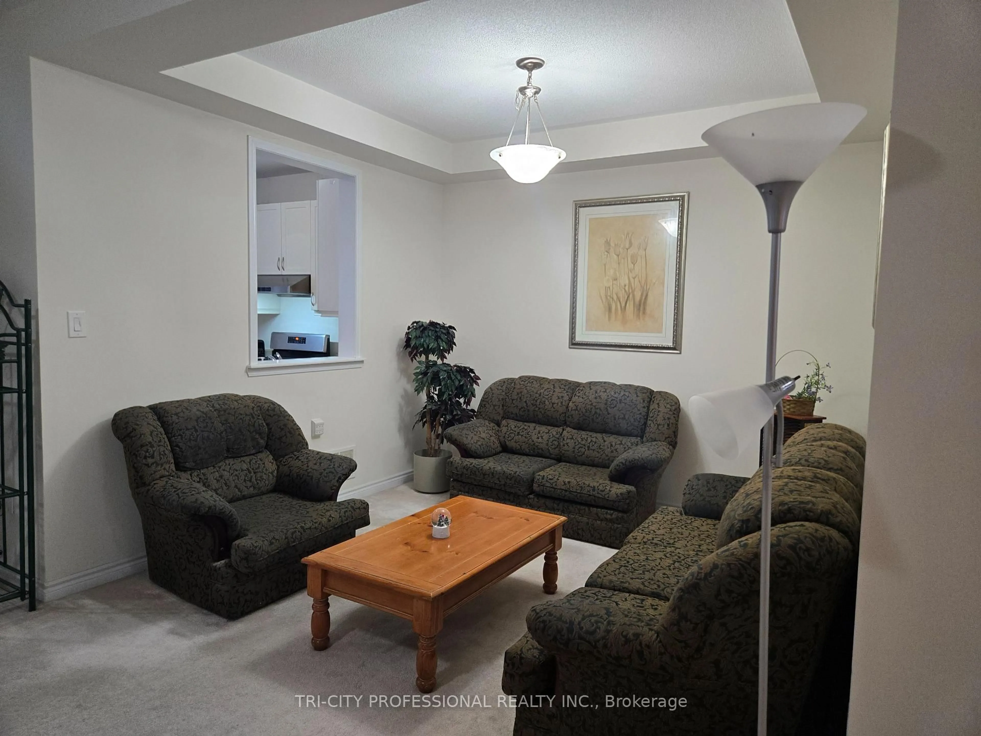 Living room with furniture, unknown for 520 Edenbrook Hill Dr, Brampton Ontario L7A 4T7