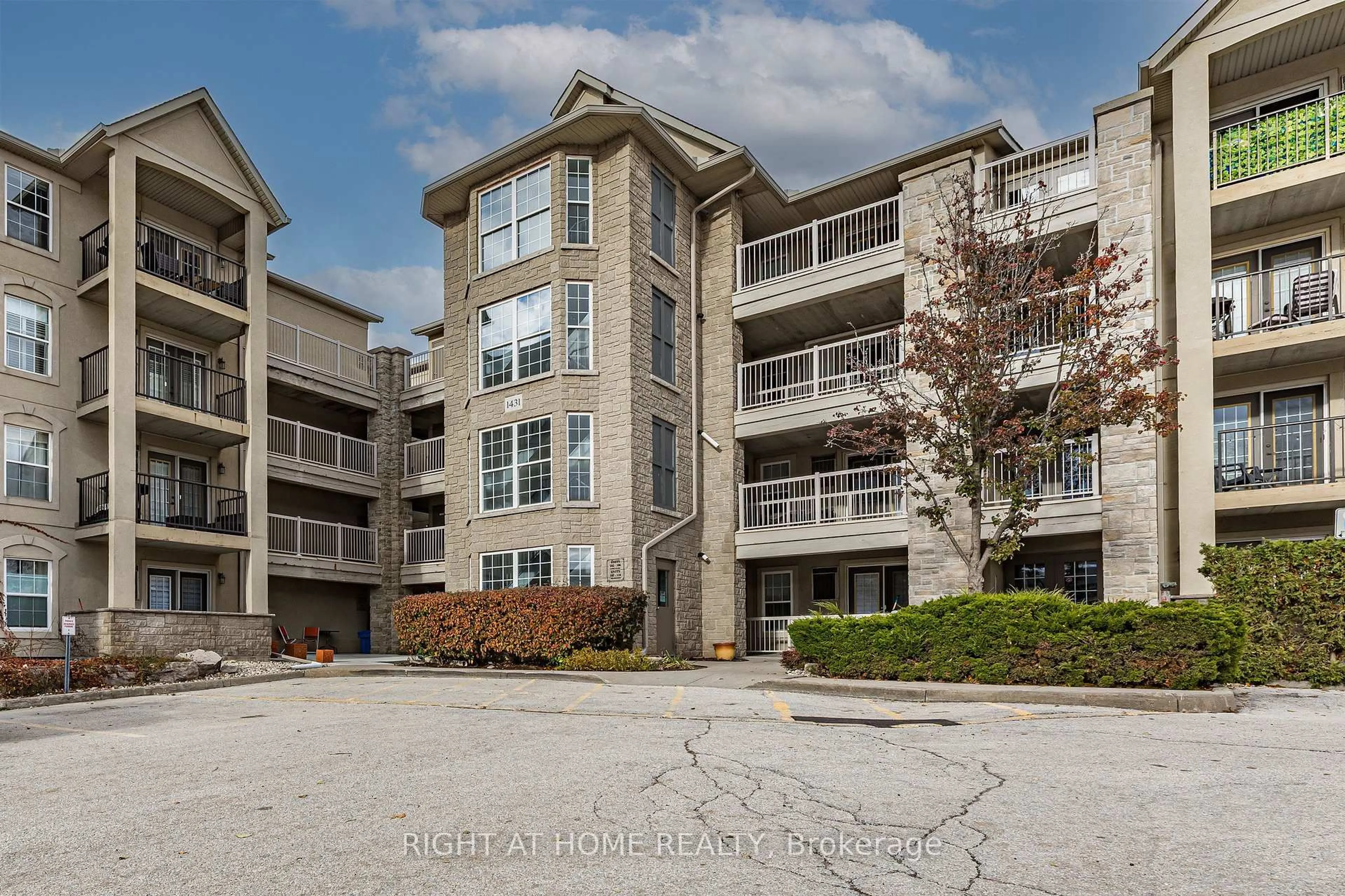 A pic from outside/outdoor area/front of a property/back of a property/a pic from drone, unknown for 1431 Walker's Line #107, Burlington Ontario L7M 4P3