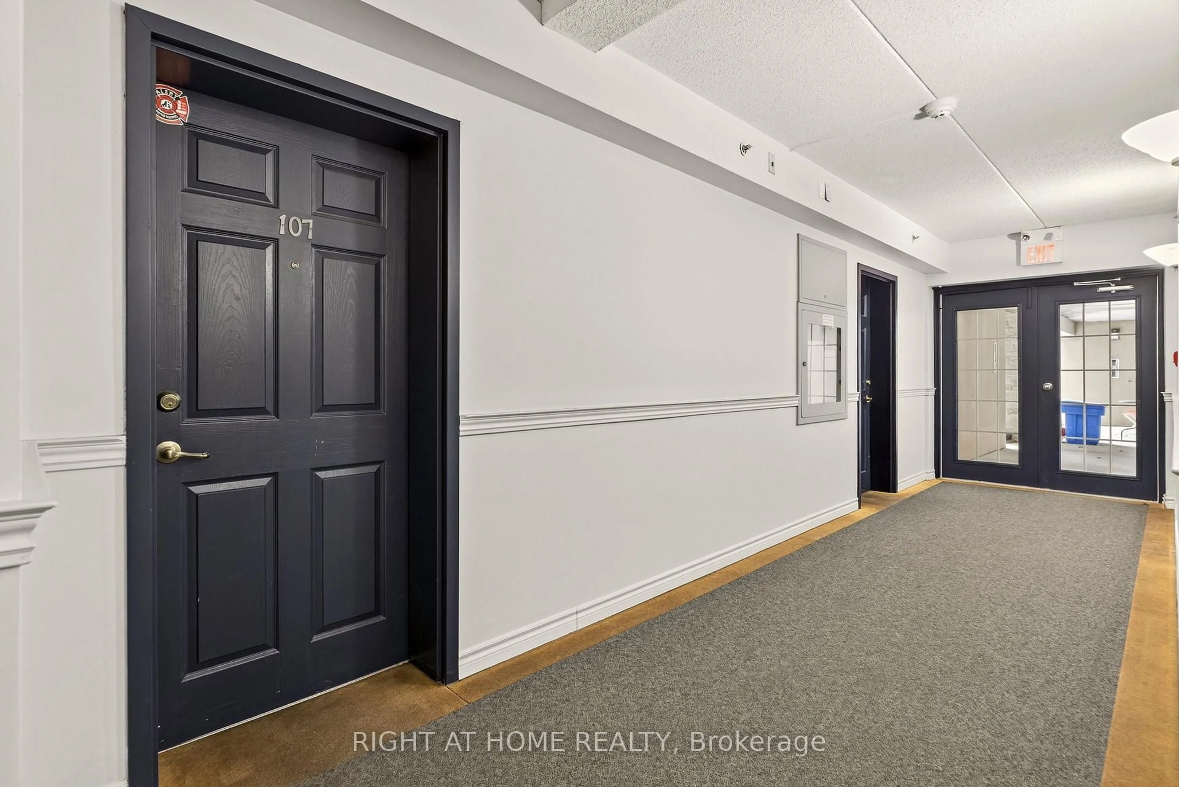 Indoor entryway for 1431 Walker's Line #107, Burlington Ontario L7M 4P3