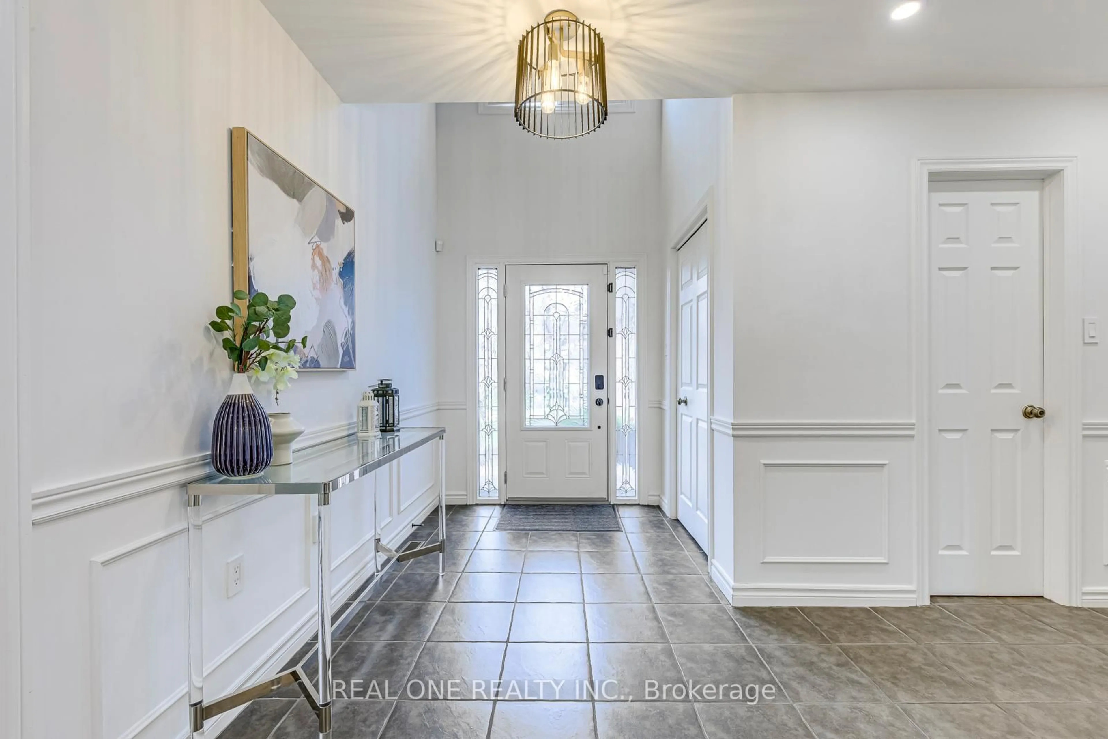 Indoor entryway for 2075 Banbury Cres, Oakville Ontario L6H 5P8