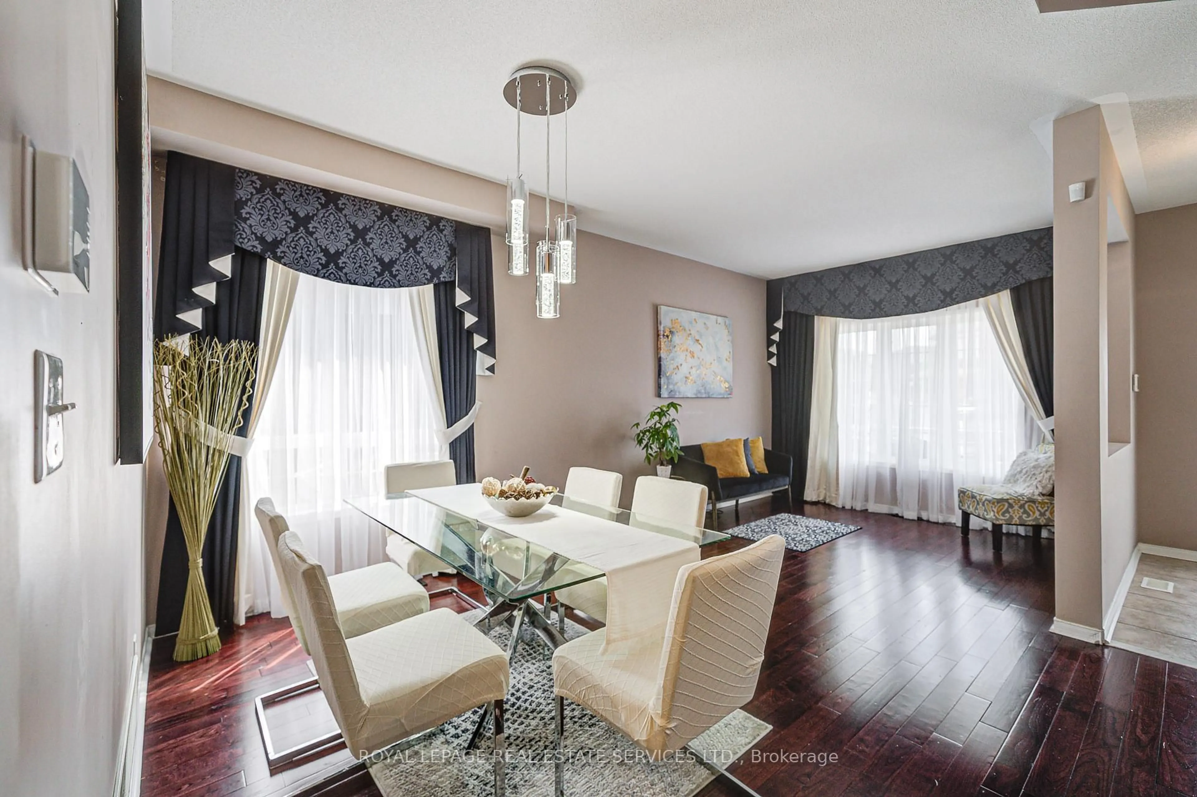 Dining room, wood/laminate floor for 21 Duxford St, Brampton Ontario L6X 0S6