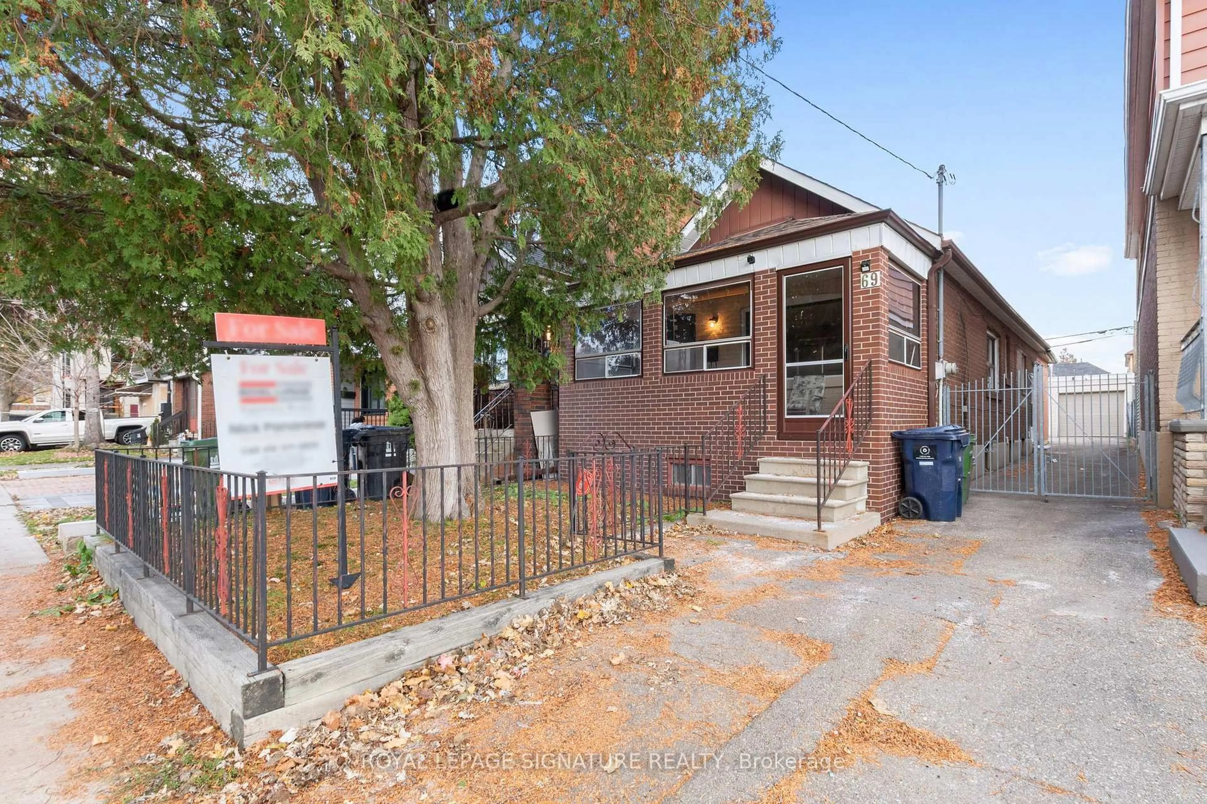 Unknown for 69 Chambers Ave, Toronto Ontario M6N 3M1