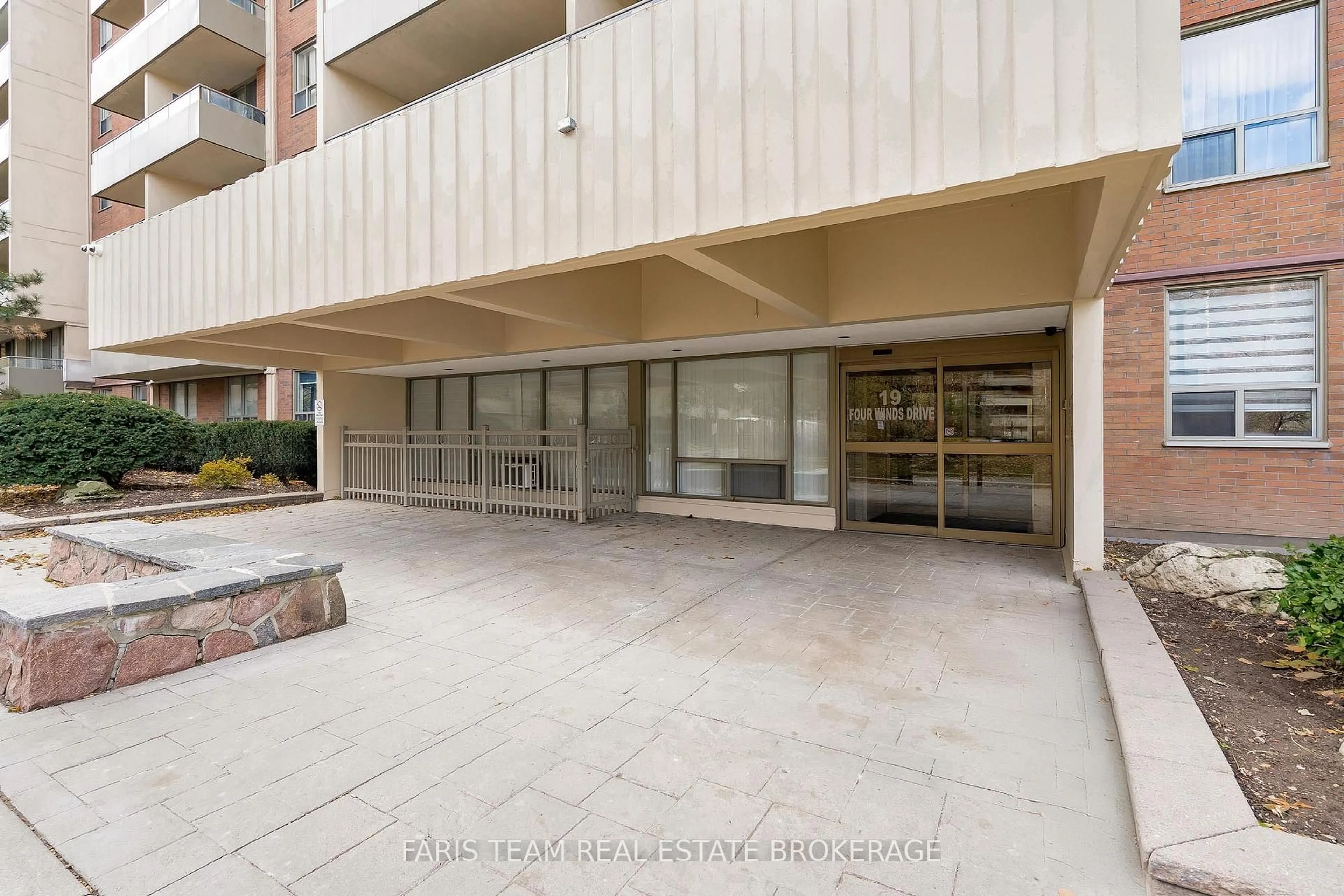 Indoor foyer for 19 Four Winds Dr #104, Toronto Ontario M3J 2S9