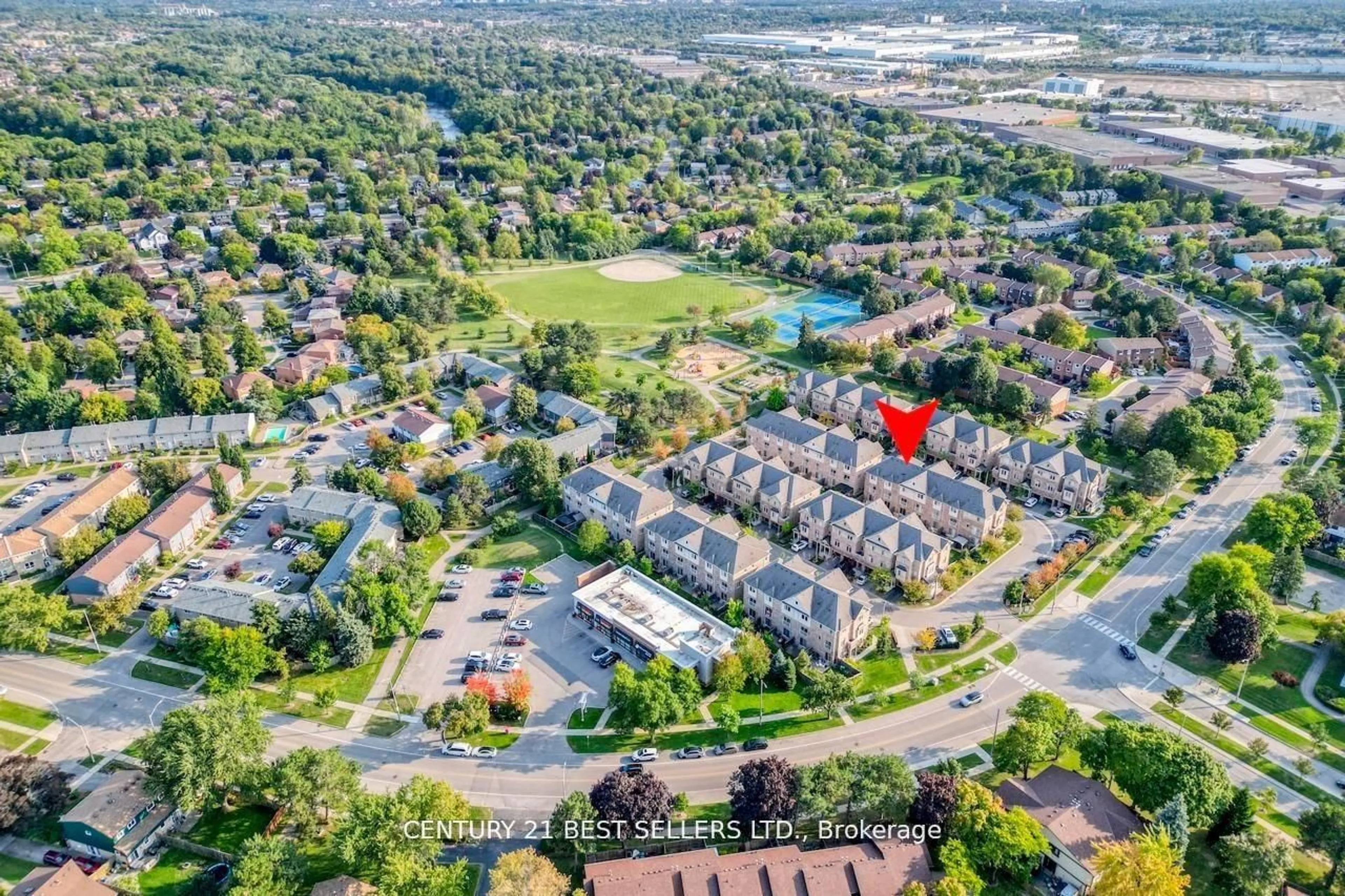 A pic from outside/outdoor area/front of a property/back of a property/a pic from drone, unknown for 6625 Falconer Dr #52, Mississauga Ontario L5N 0C7