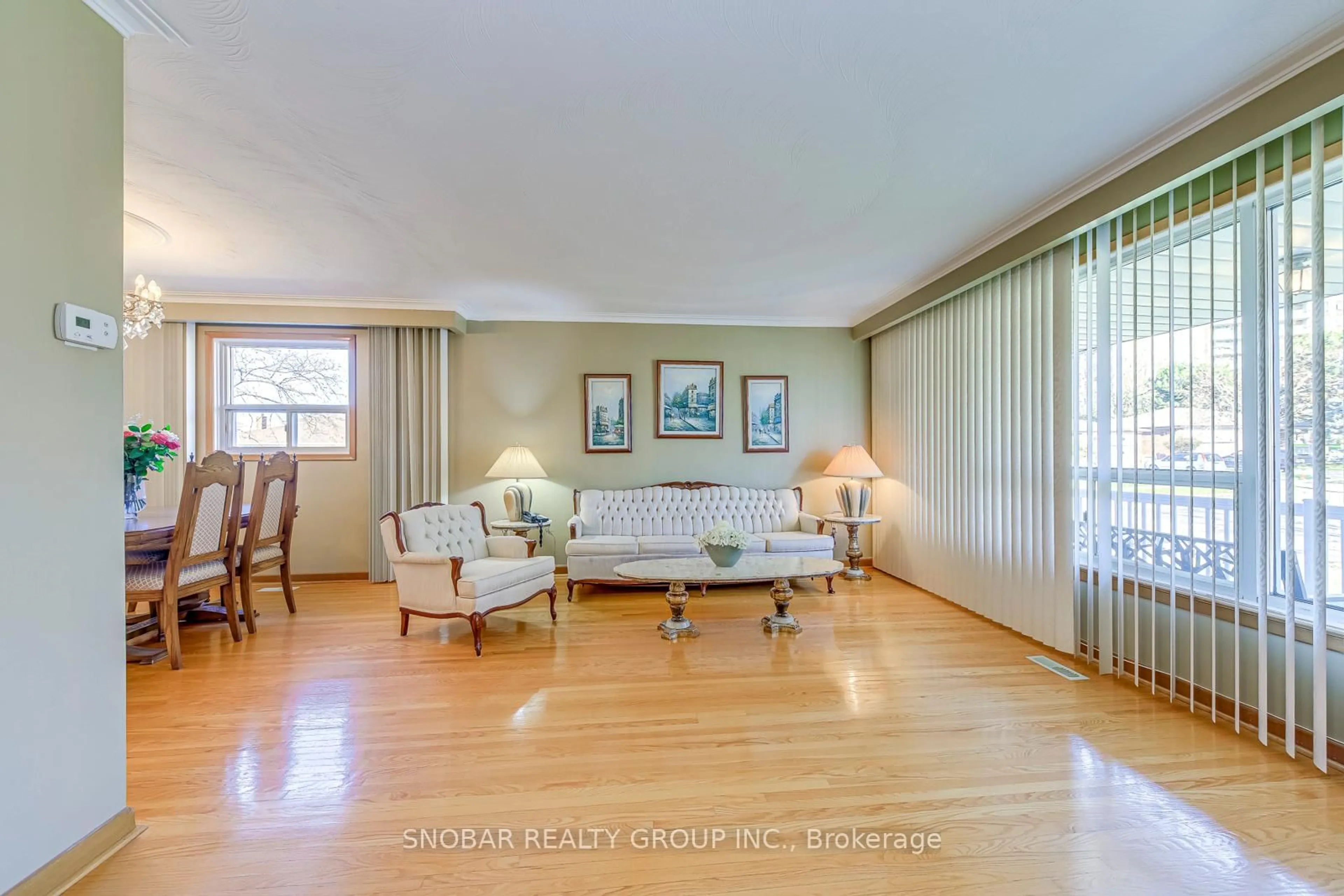 Living room with furniture, wood/laminate floor for 51 Westwynd Crt, Toronto Ontario M9R 2M1