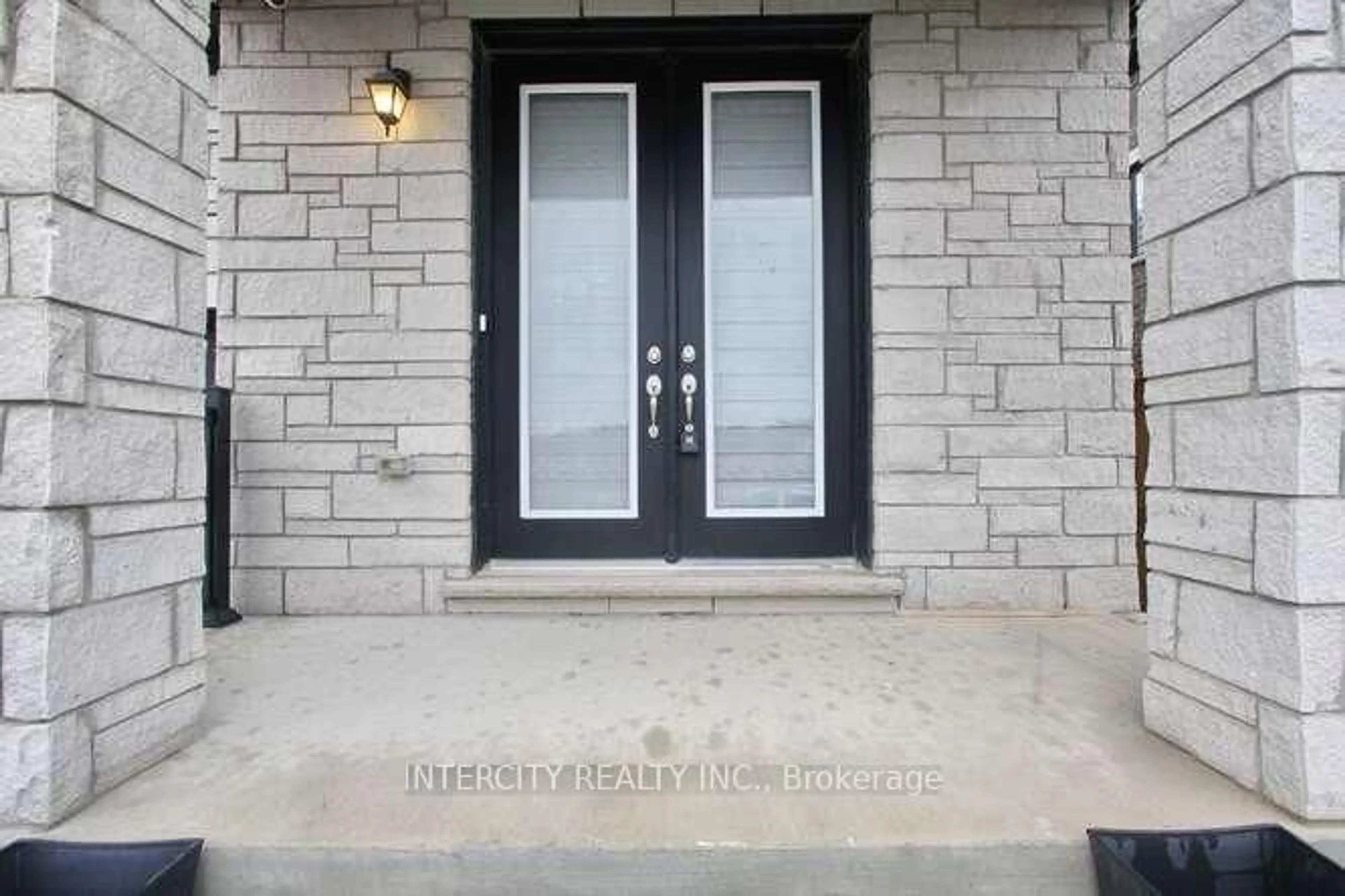 Indoor entryway for 19 Galvin Ave, Caledon Ontario L7C 4M5