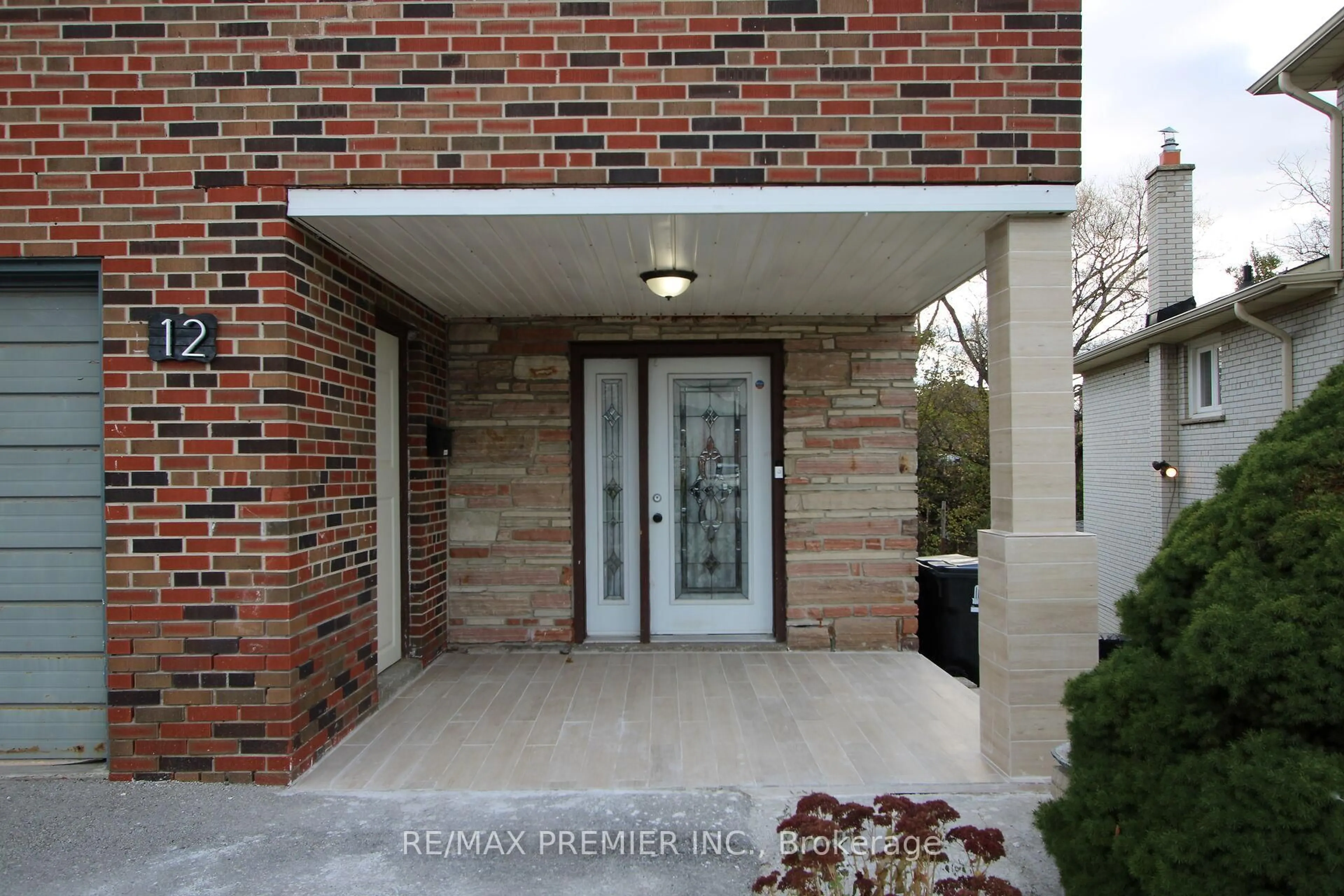 Indoor entryway for 12 Annabelle Dr, Toronto Ontario M9V 3B6