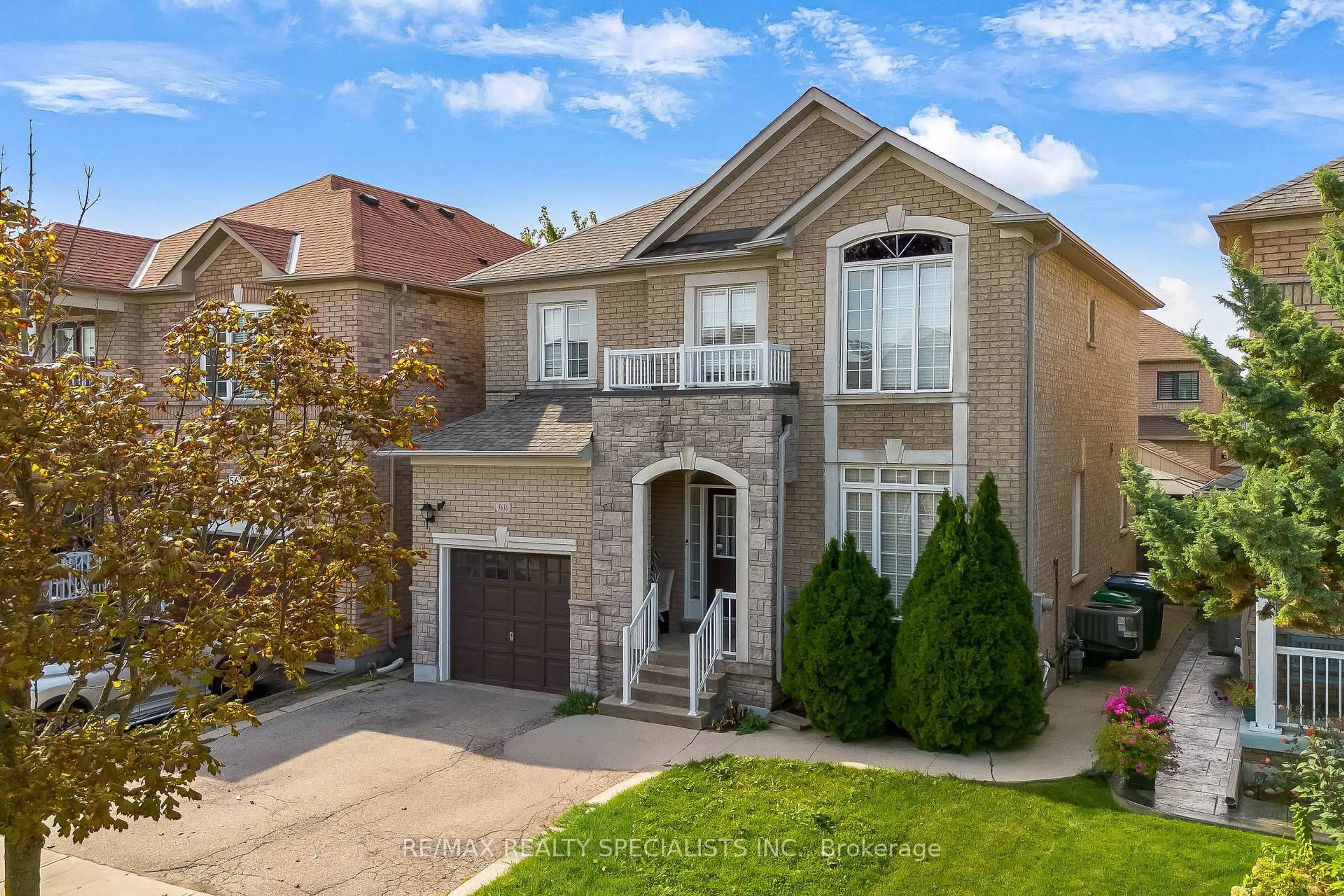 Home with brick exterior material, street for 5636 Kellandy Ru, Mississauga Ontario L5M 7A8