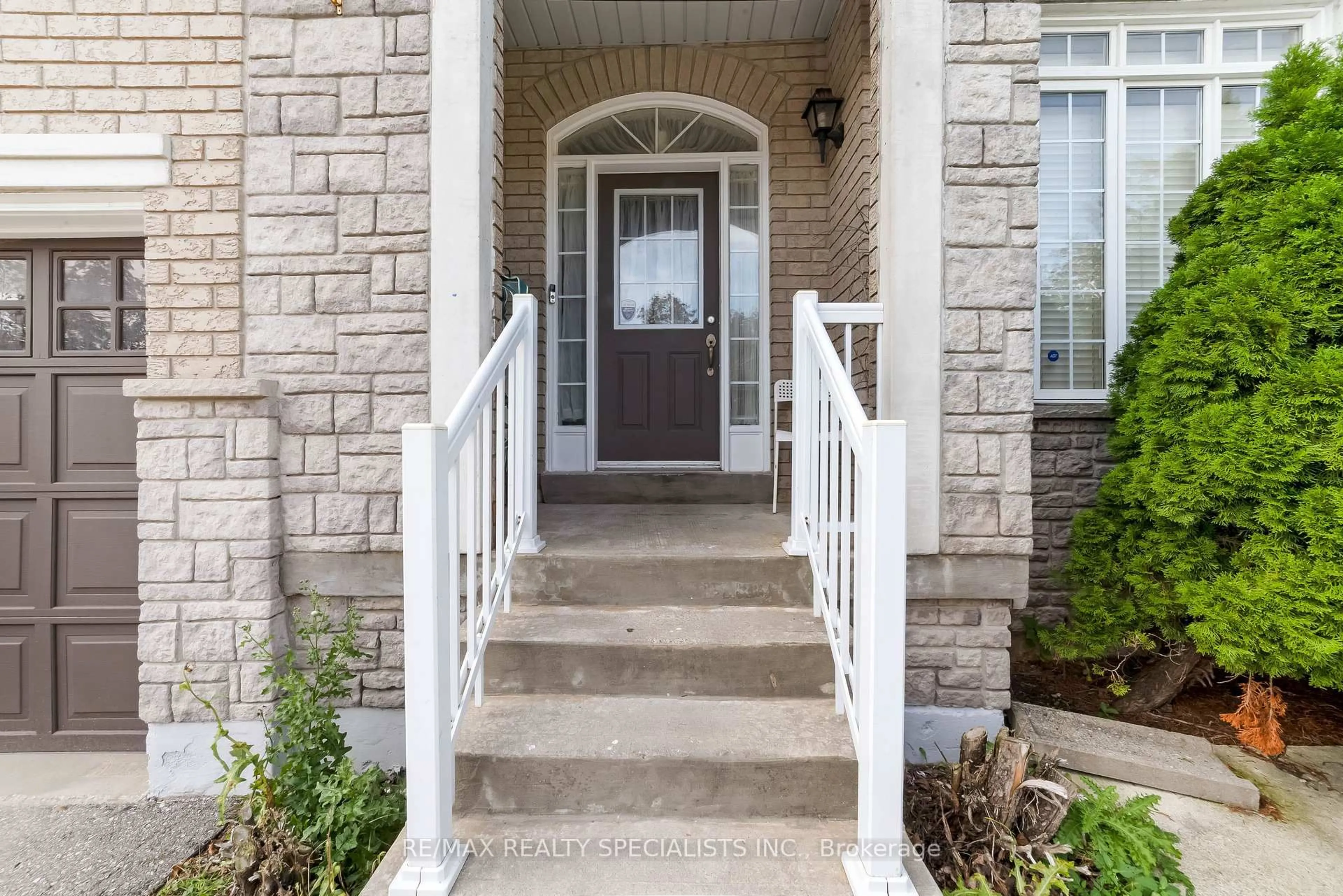 Indoor entryway for 5636 Kellandy Ru, Mississauga Ontario L5M 7A8