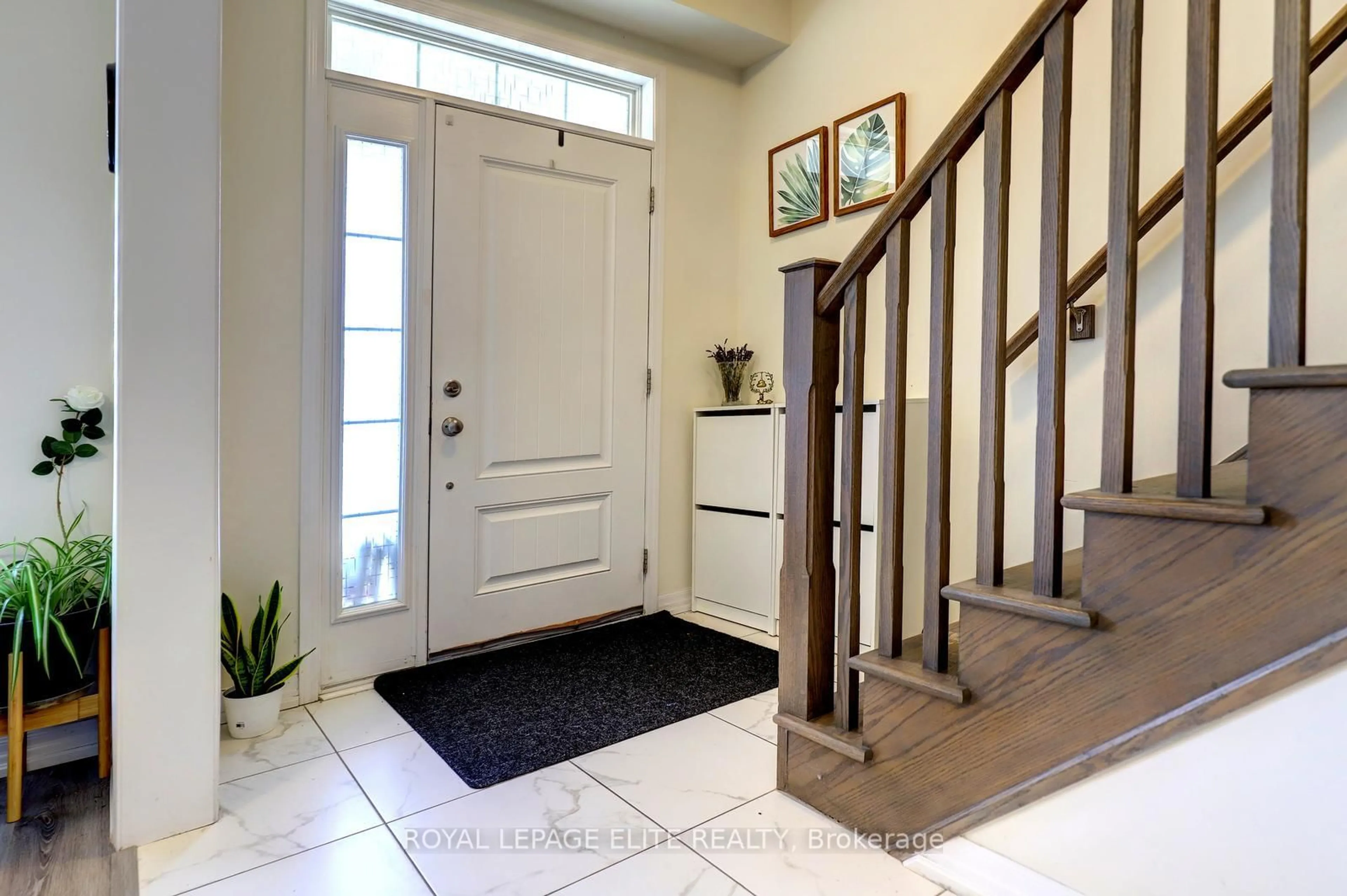 Indoor entryway for 3315 Vardon Way, Oakville Ontario L6M 1S1