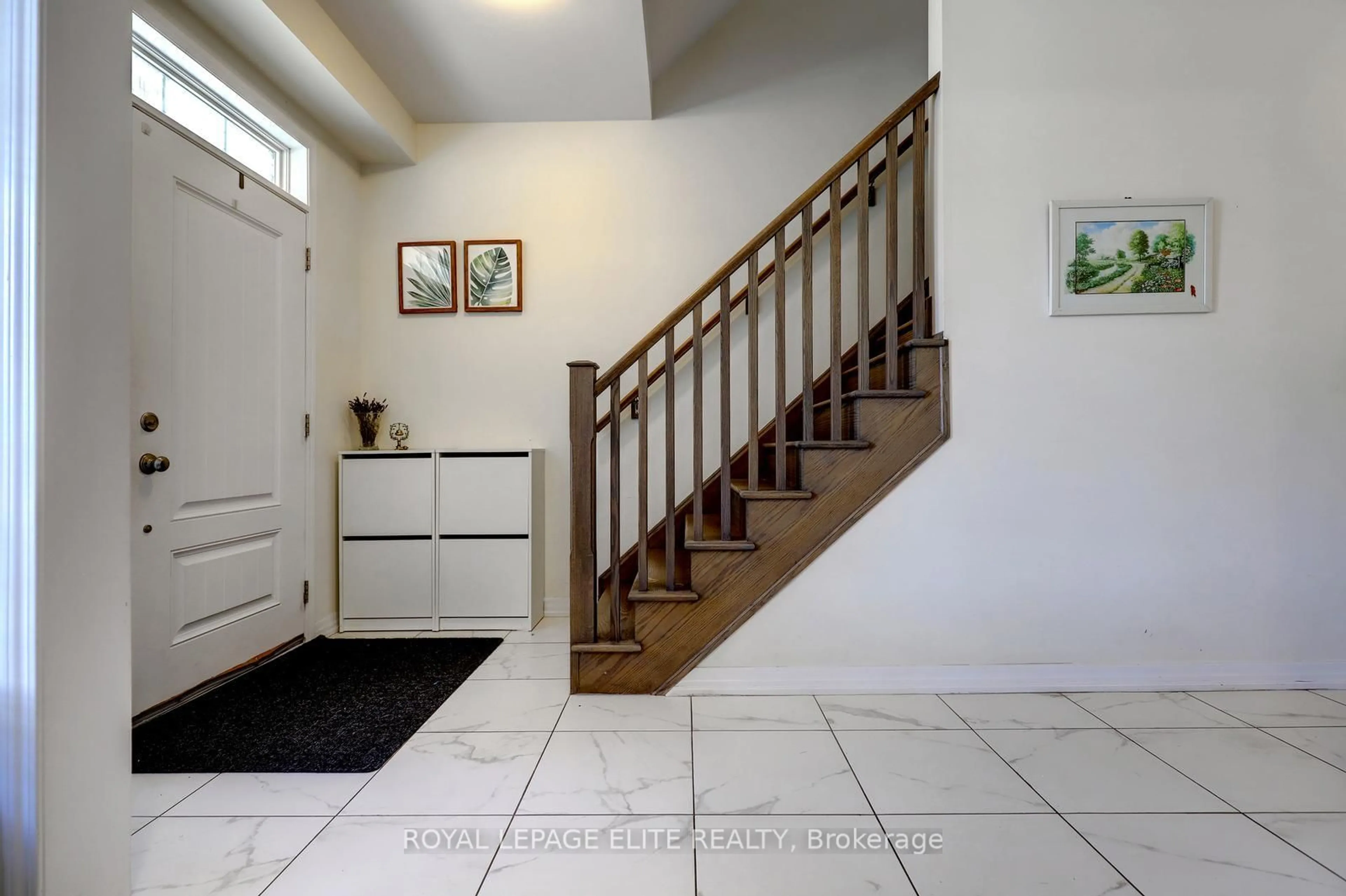 Indoor entryway for 3315 Vardon Way, Oakville Ontario L6M 1S1