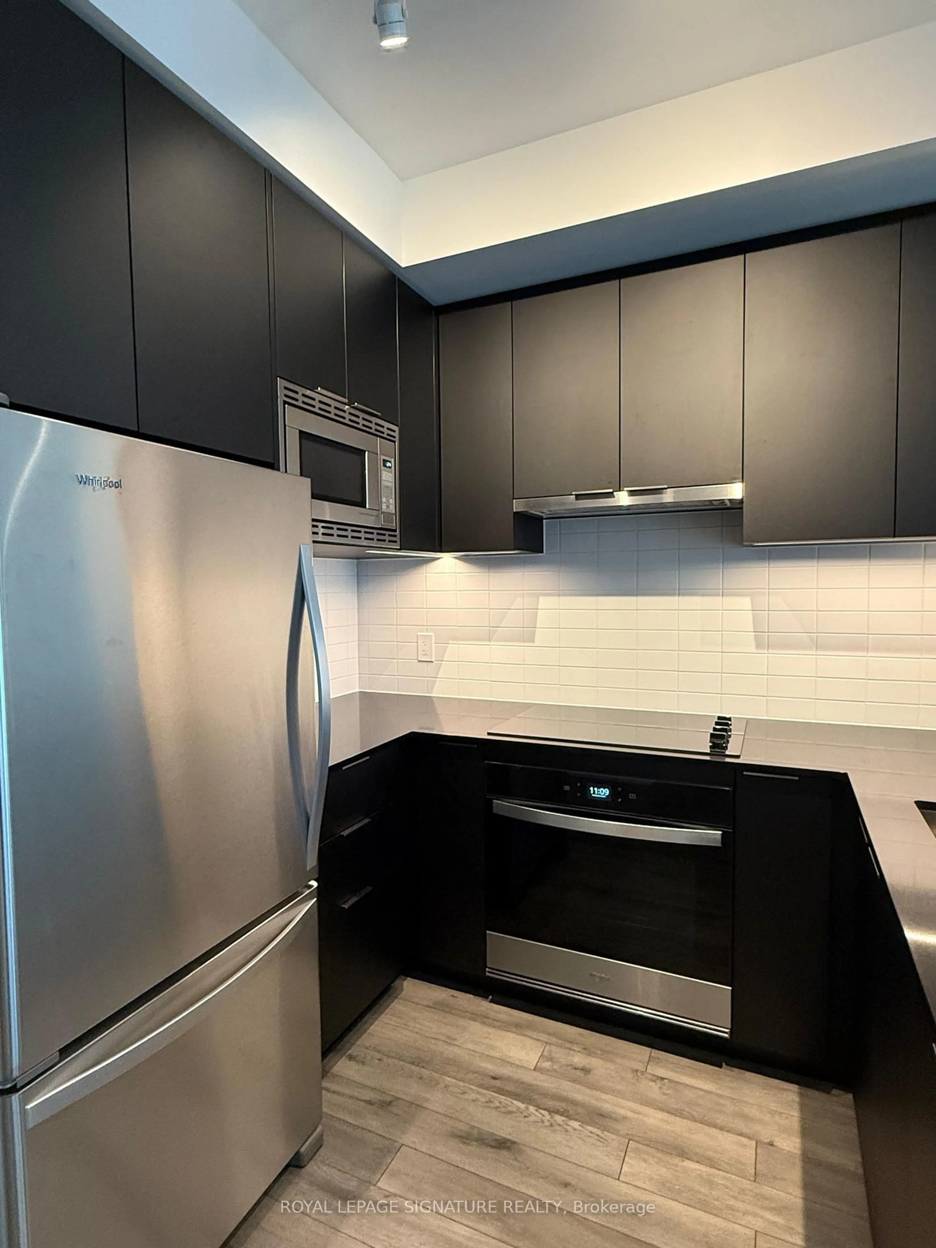 Standard kitchen, unknown for 3071 Trafalgar Rd #811, Oakville Ontario L6H 3V6