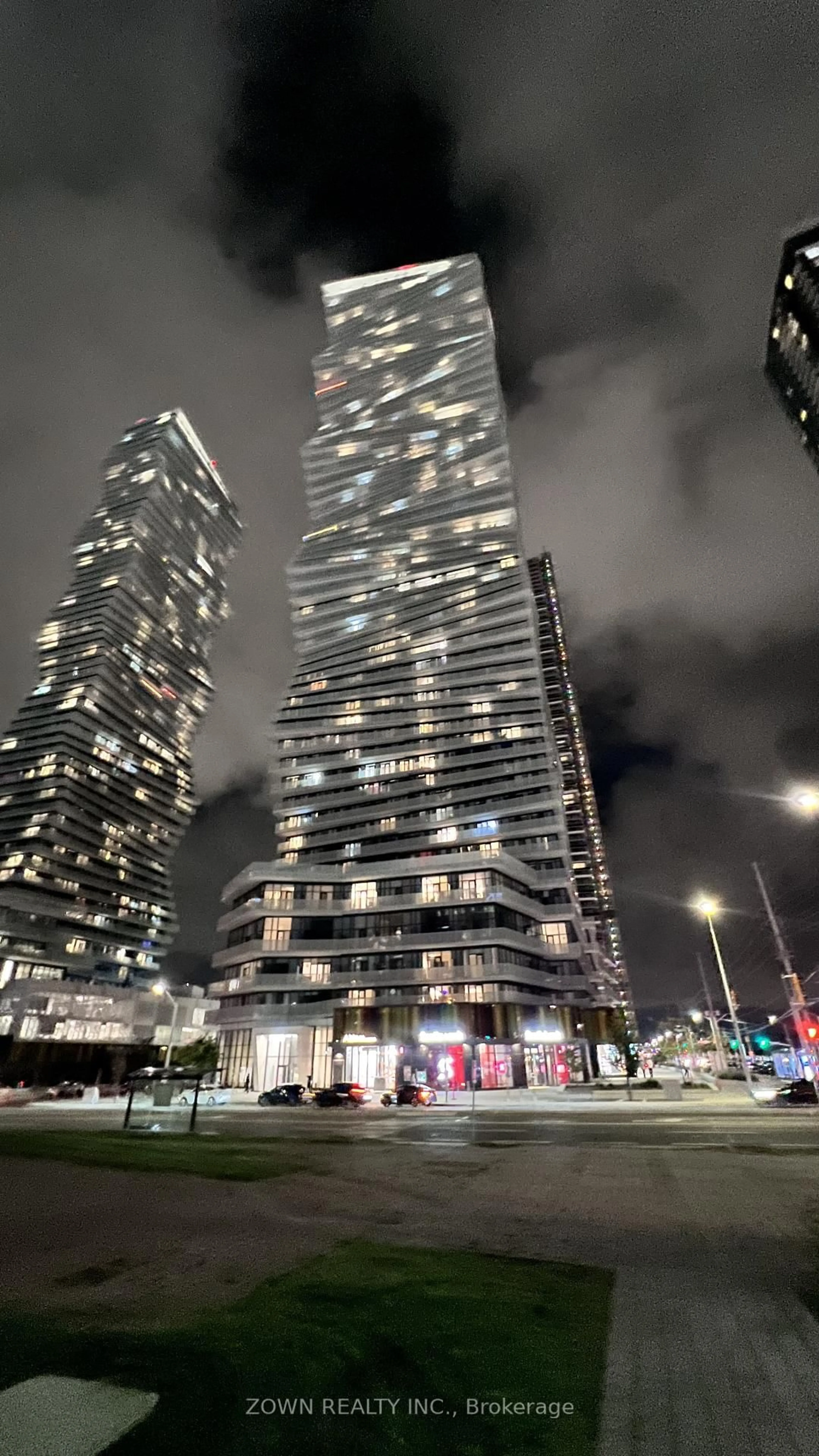 Blurry image for 3900 Confederation Pkwy #1506, Mississauga Ontario L5B 0M3