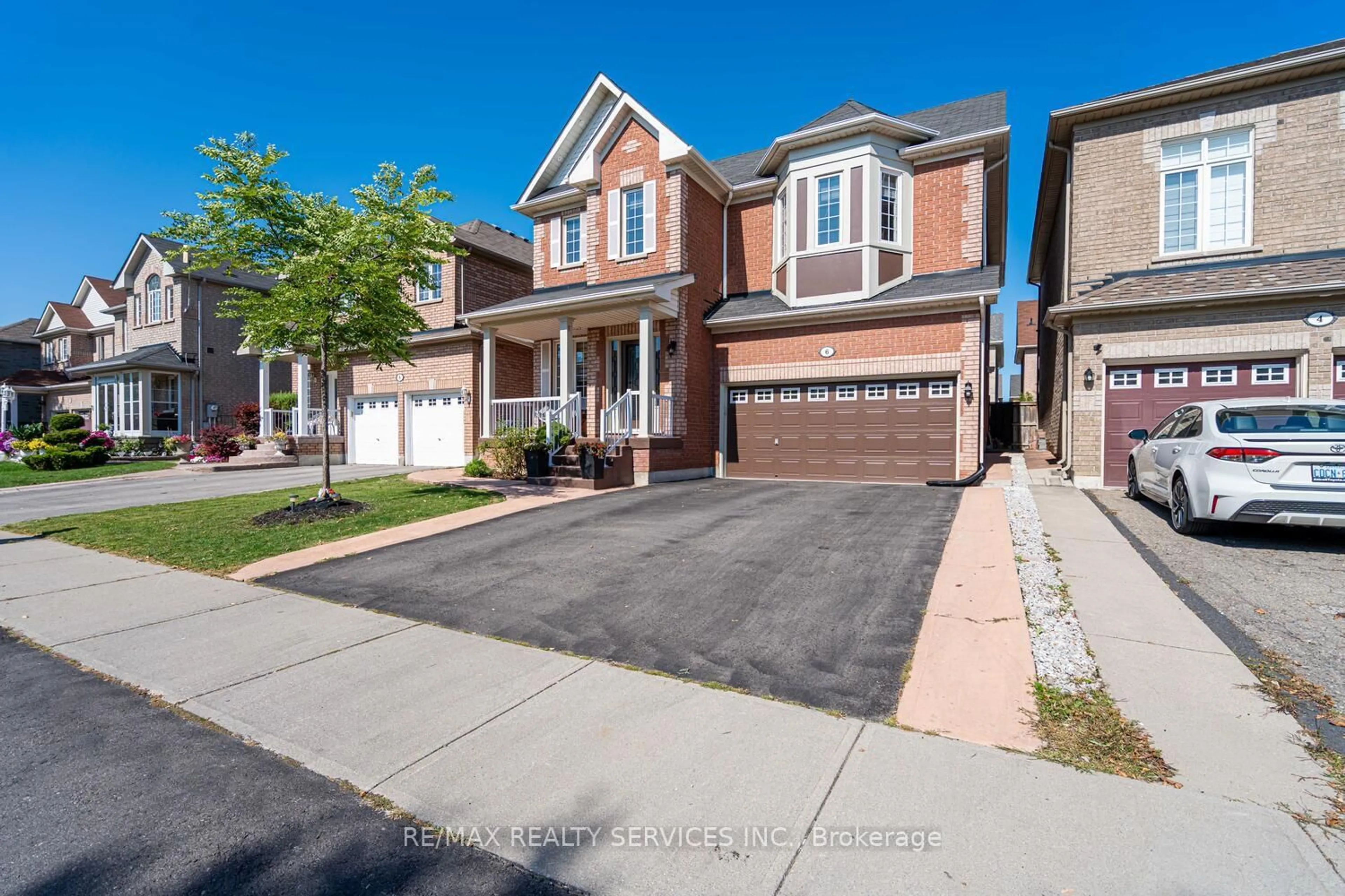 Home with brick exterior material, street for 6 Foxhollow Rd, Brampton Ontario L7A 1M3