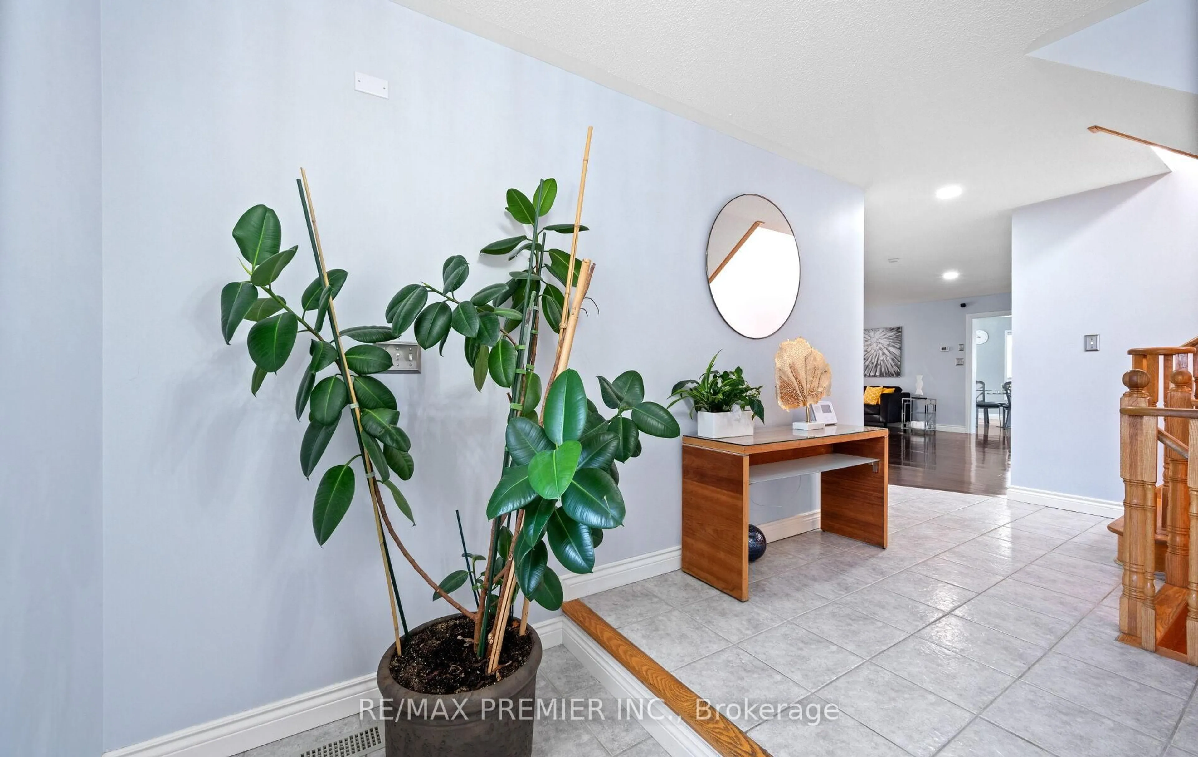 Indoor entryway for 49 Fallstar Cres, Brampton Ontario L7A 2J7