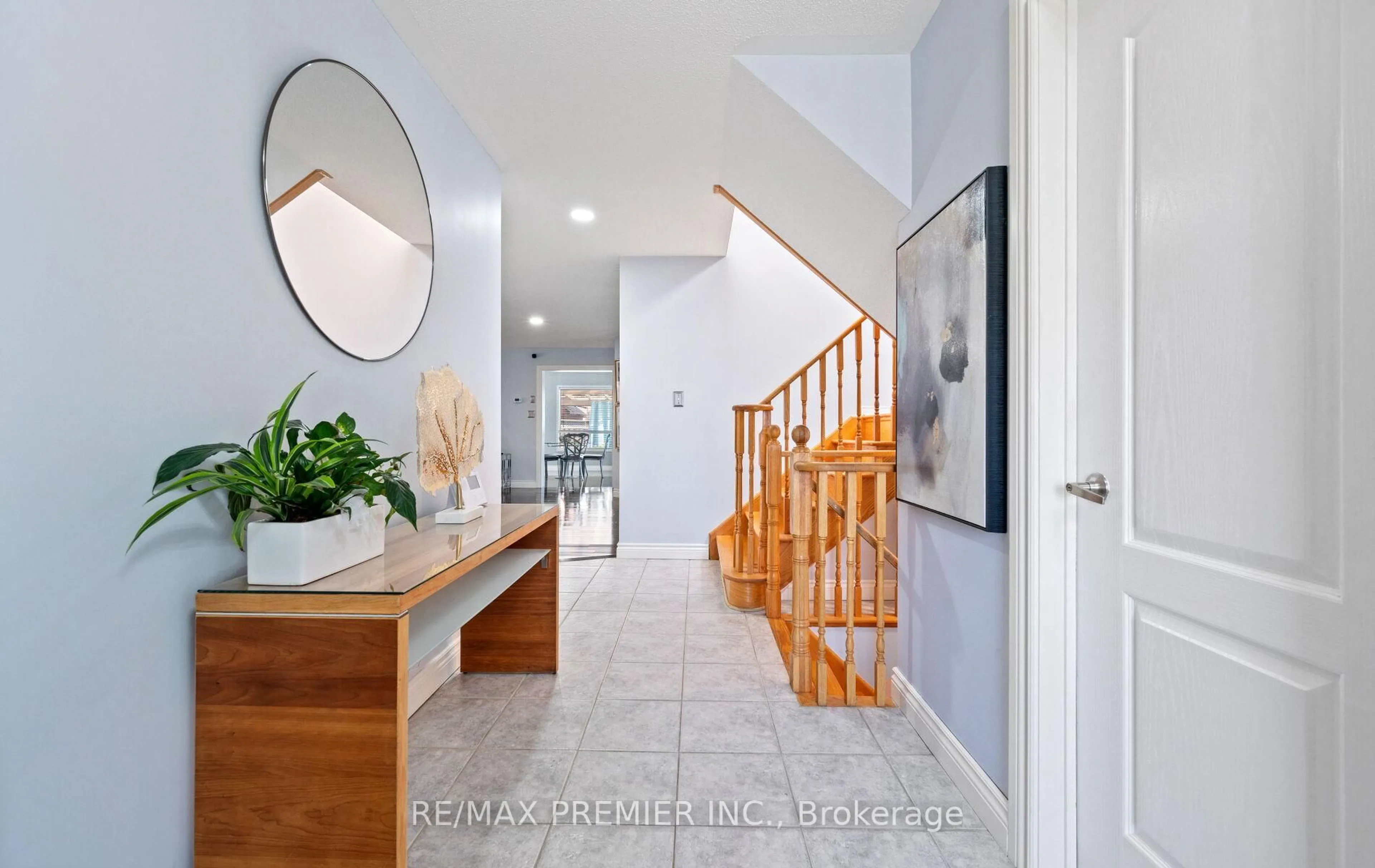 Indoor entryway for 49 Fallstar Cres, Brampton Ontario L7A 2J7