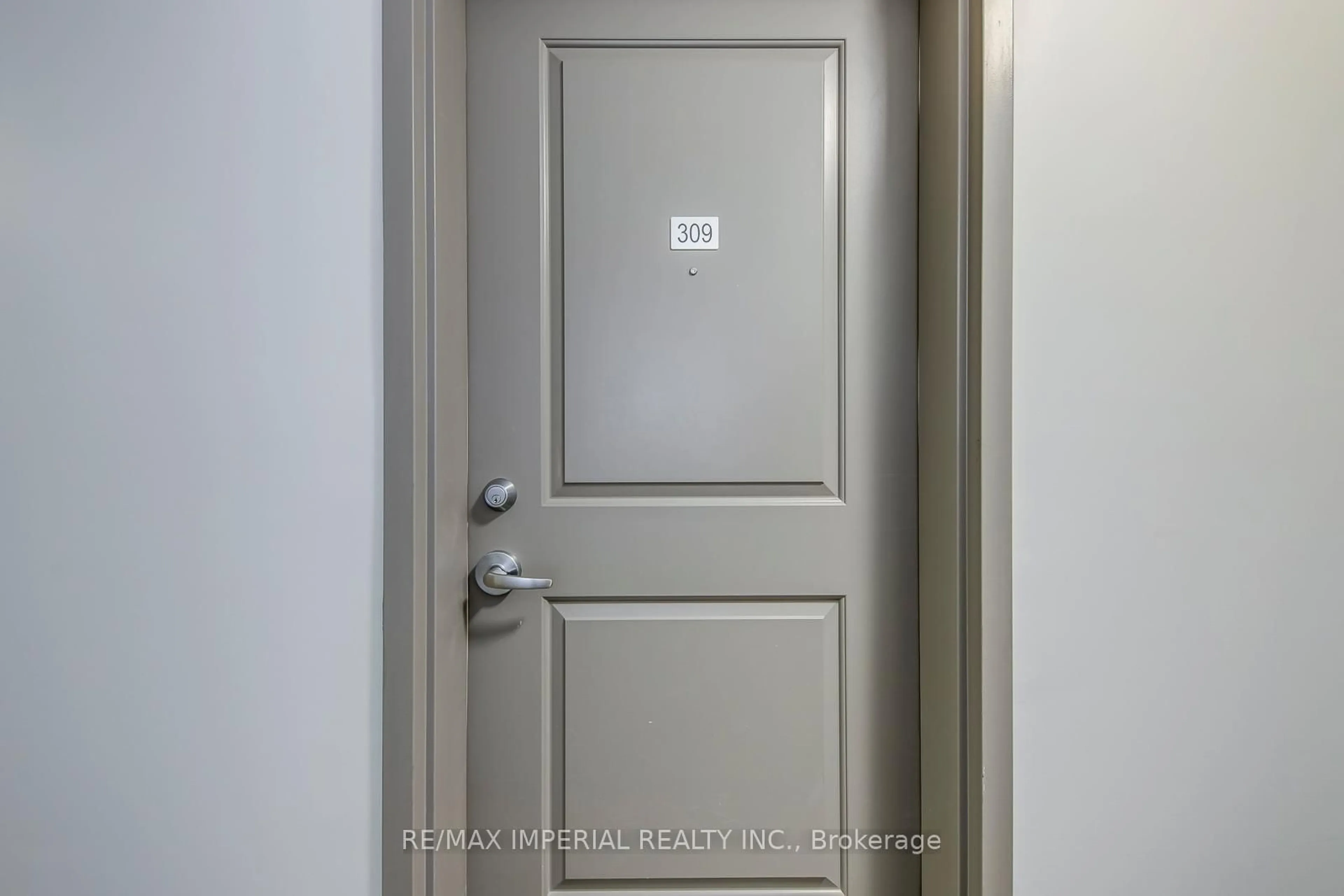 Indoor entryway for 1360 Costigan Rd #309, Milton Ontario L9T 0Y8