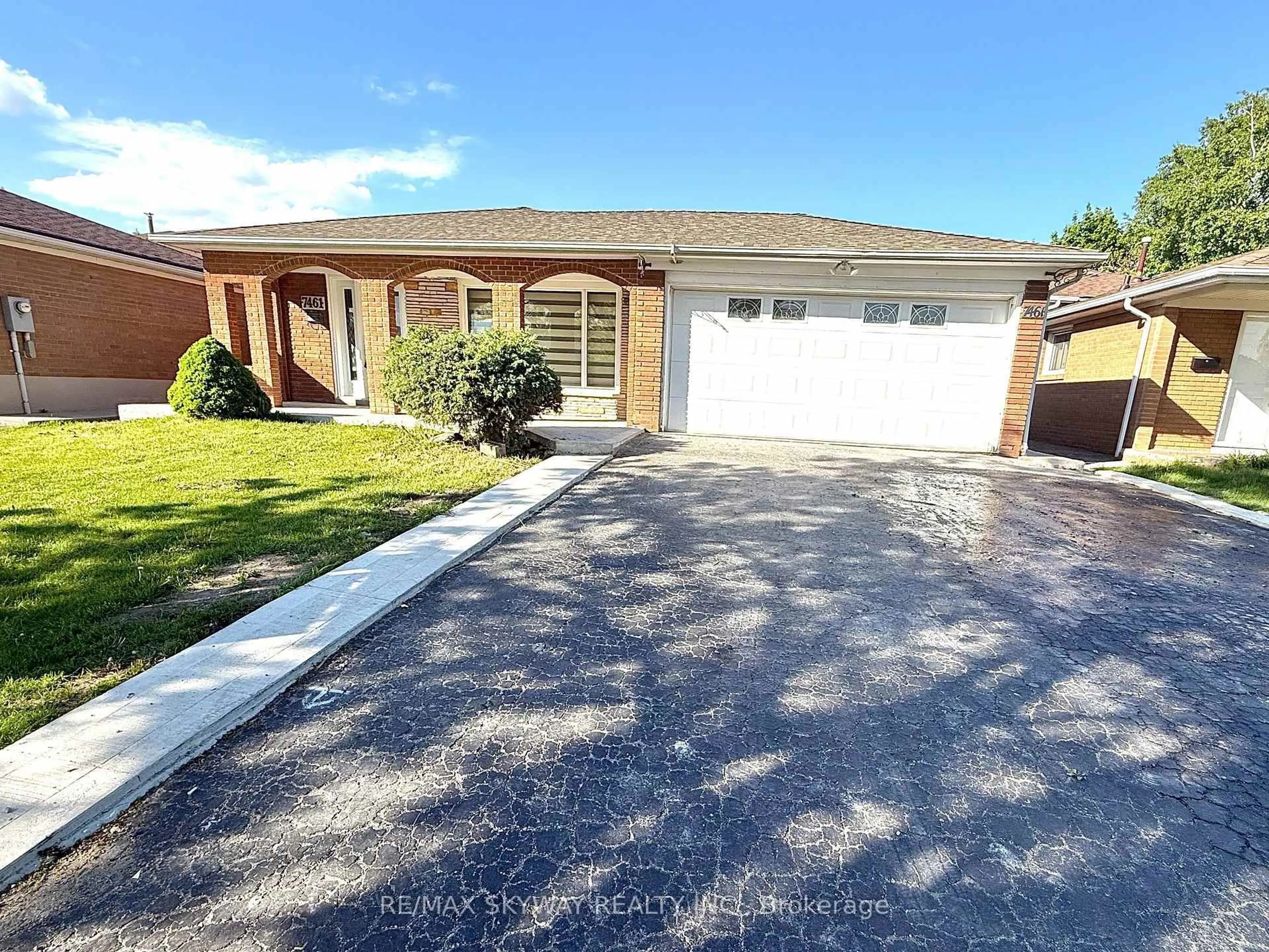 A pic from outside/outdoor area/front of a property/back of a property/a pic from drone, street for 7461 Netherwood Rd, Mississauga Ontario L4T 2N7