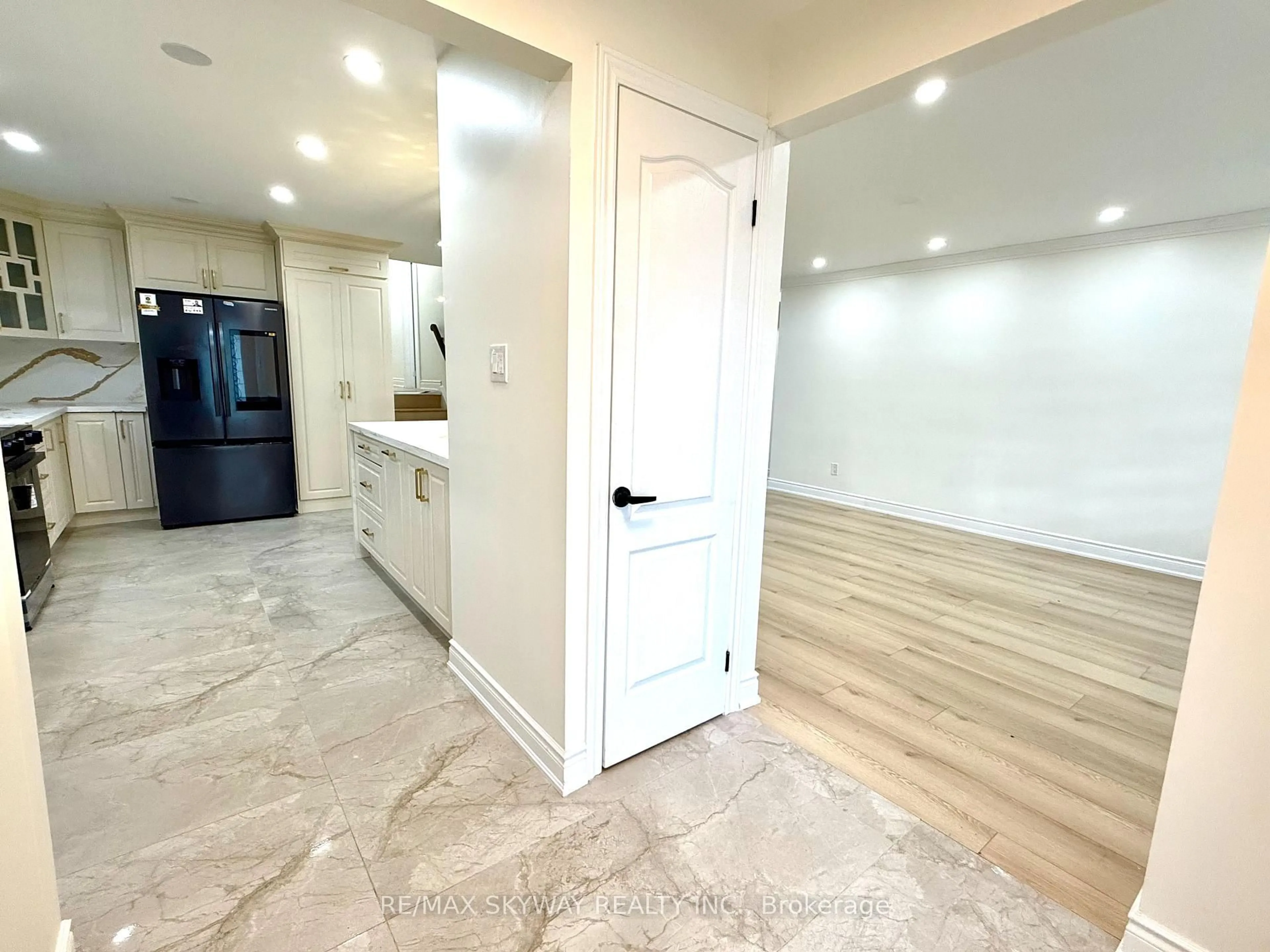 Unknown for 7461 Netherwood Rd, Mississauga Ontario L4T 2N7