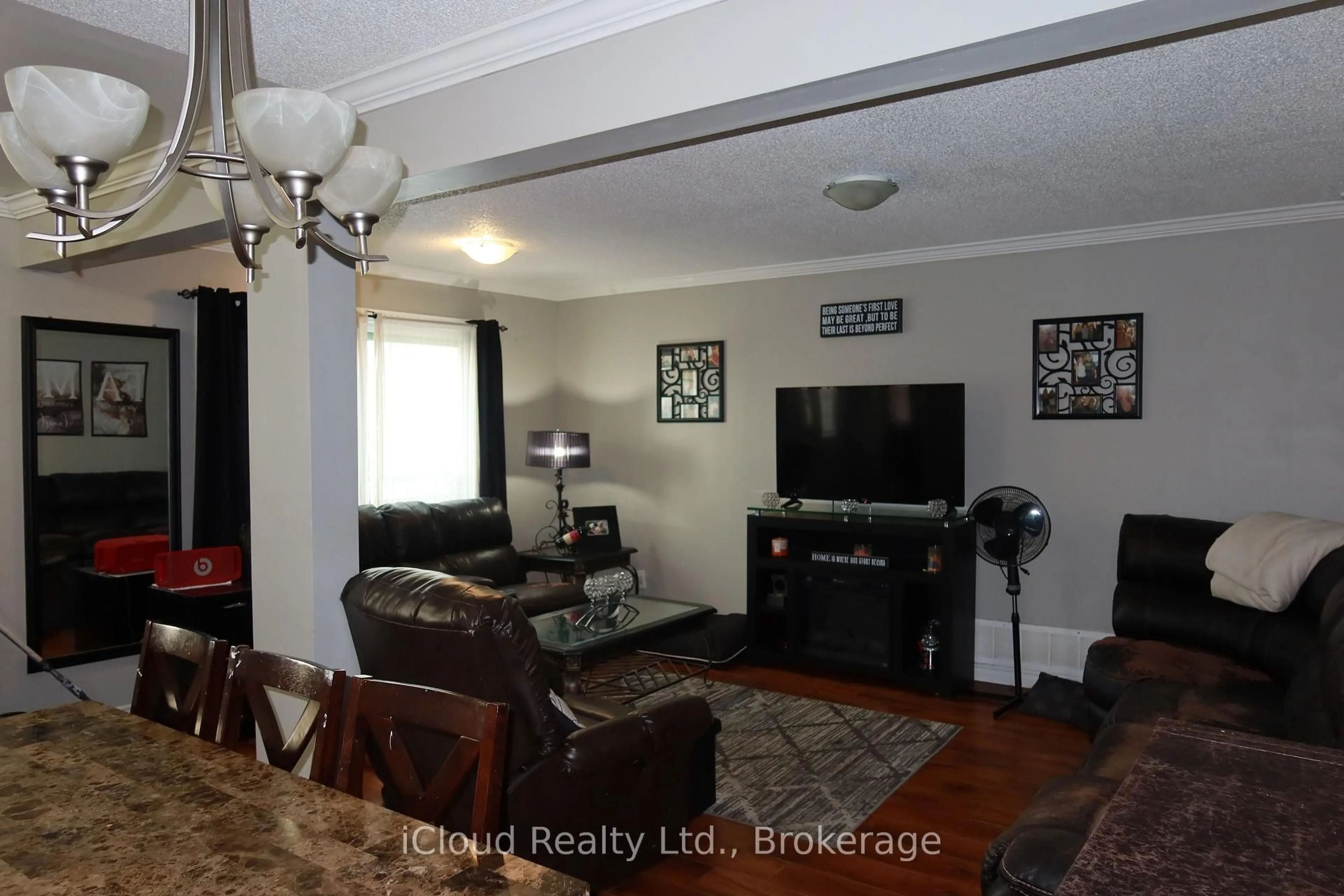 Living room with furniture, unknown for 9 Hazelglen Crt, Brampton Ontario L6S 1N7