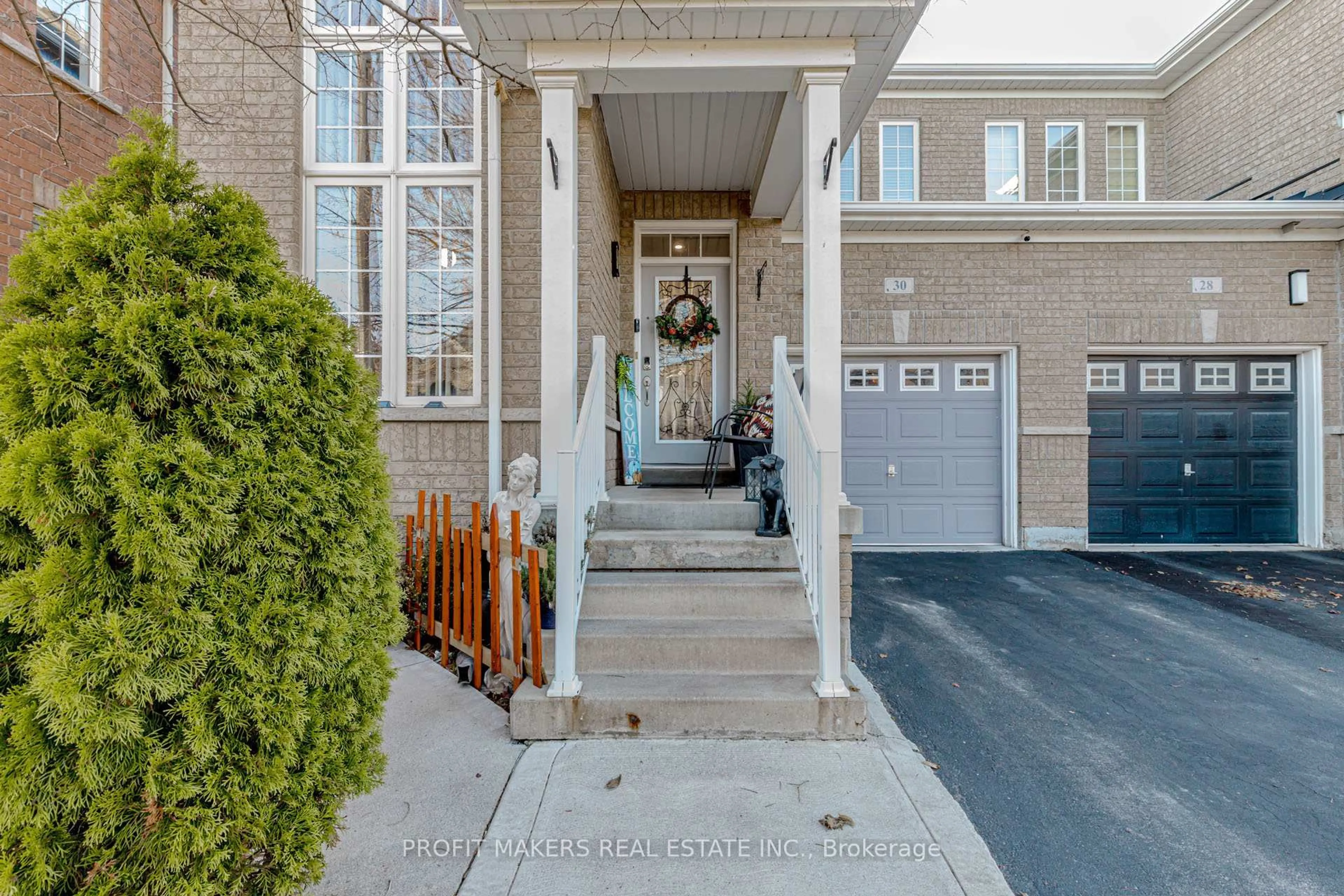Indoor entryway for 30 Amaryllis Dr, Brampton Ontario L7A 0M4