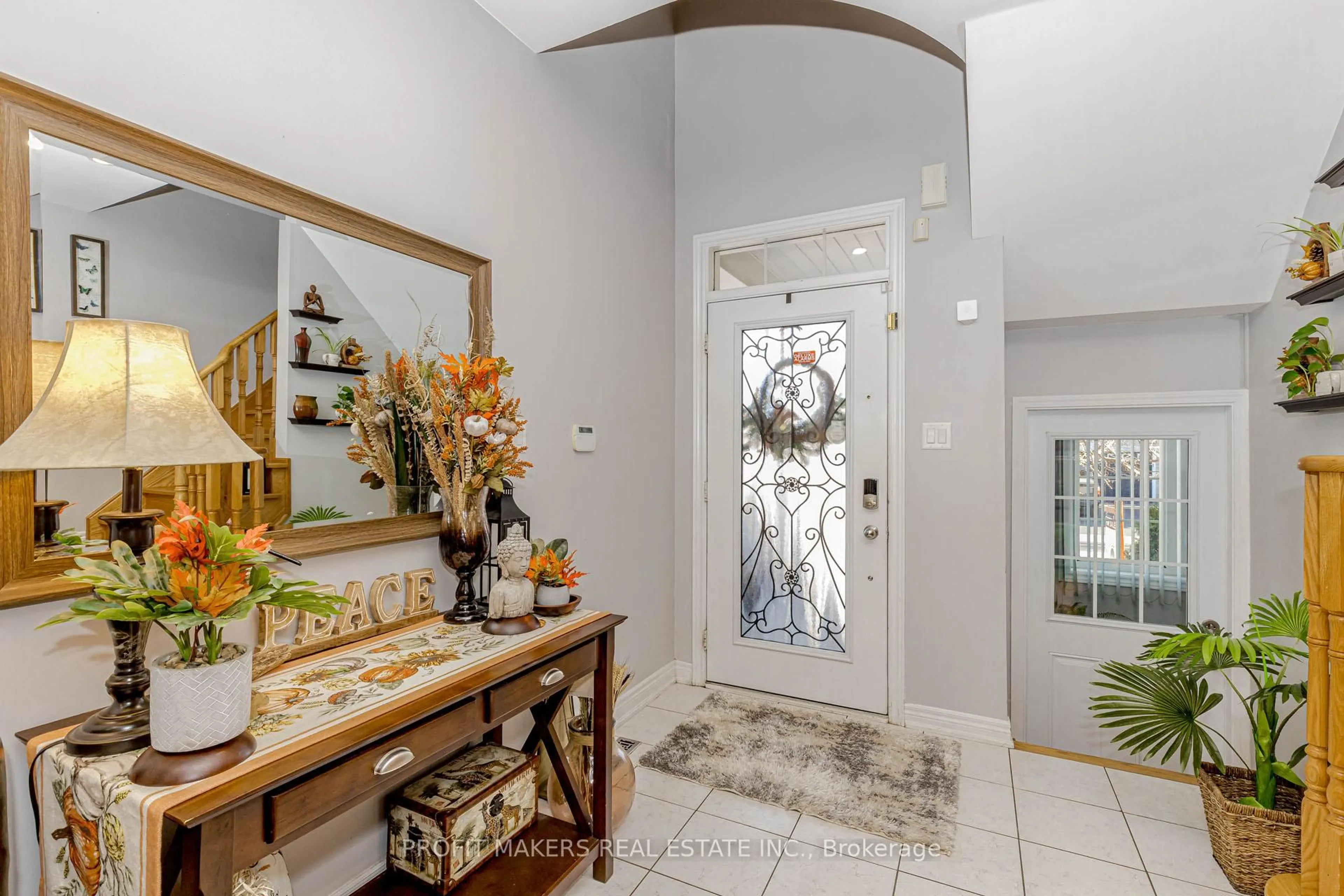 Indoor entryway for 30 Amaryllis Dr, Brampton Ontario L7A 0M4