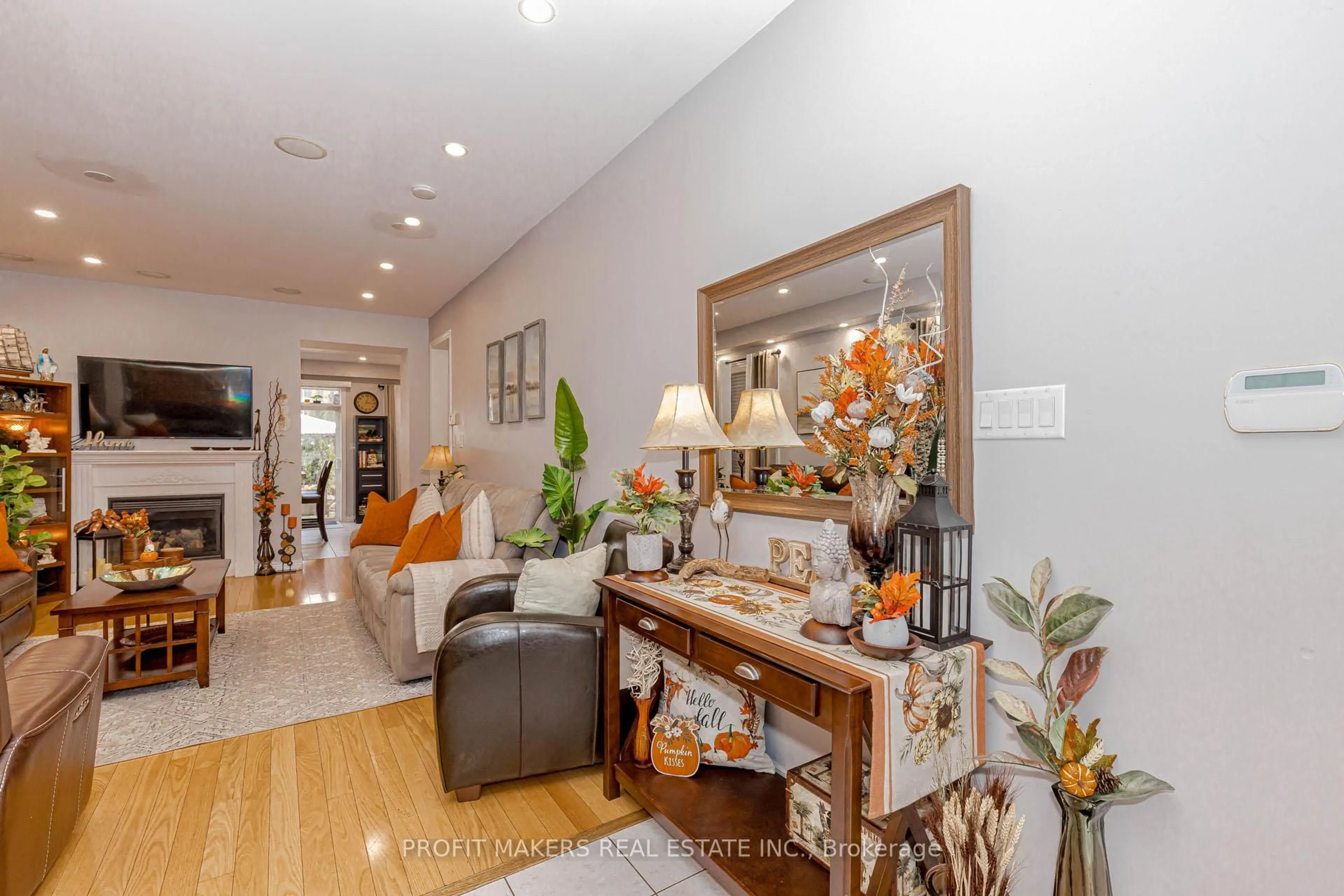 Indoor entryway for 30 Amaryllis Dr, Brampton Ontario L7A 0M4