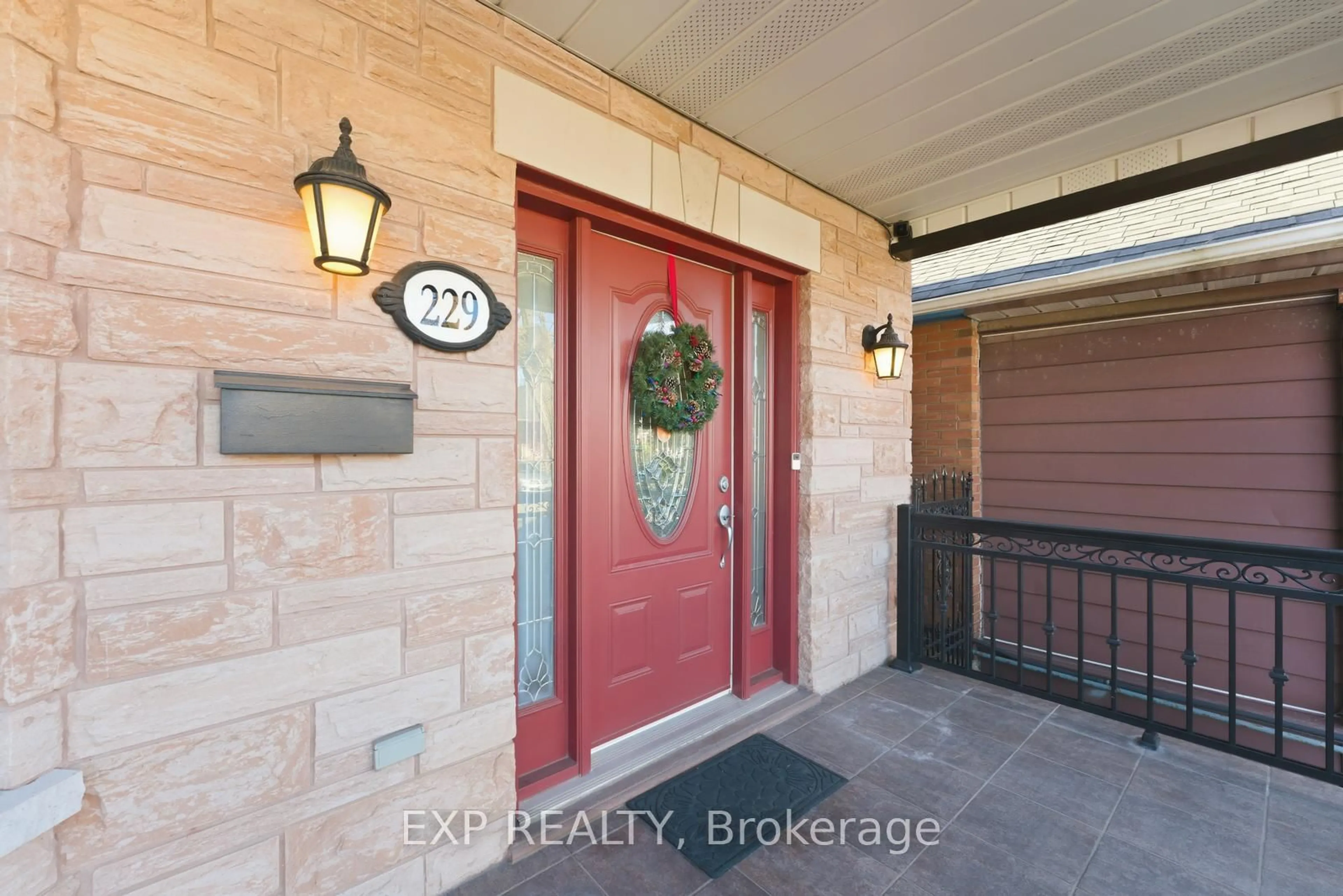 Indoor entryway for 229 Dunraven Dr, Toronto Ontario M6M 1H8