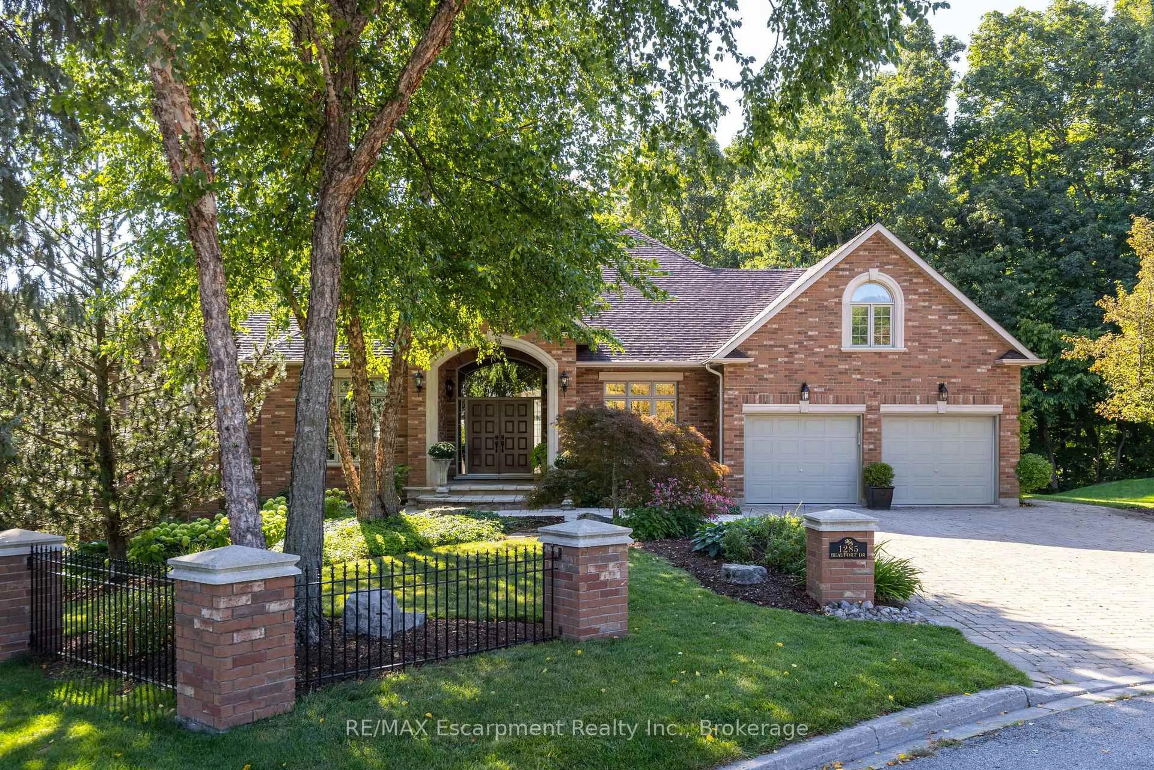 Home with brick exterior material, street for 1285 Beaufort Dr, Burlington Ontario L7P 4V9