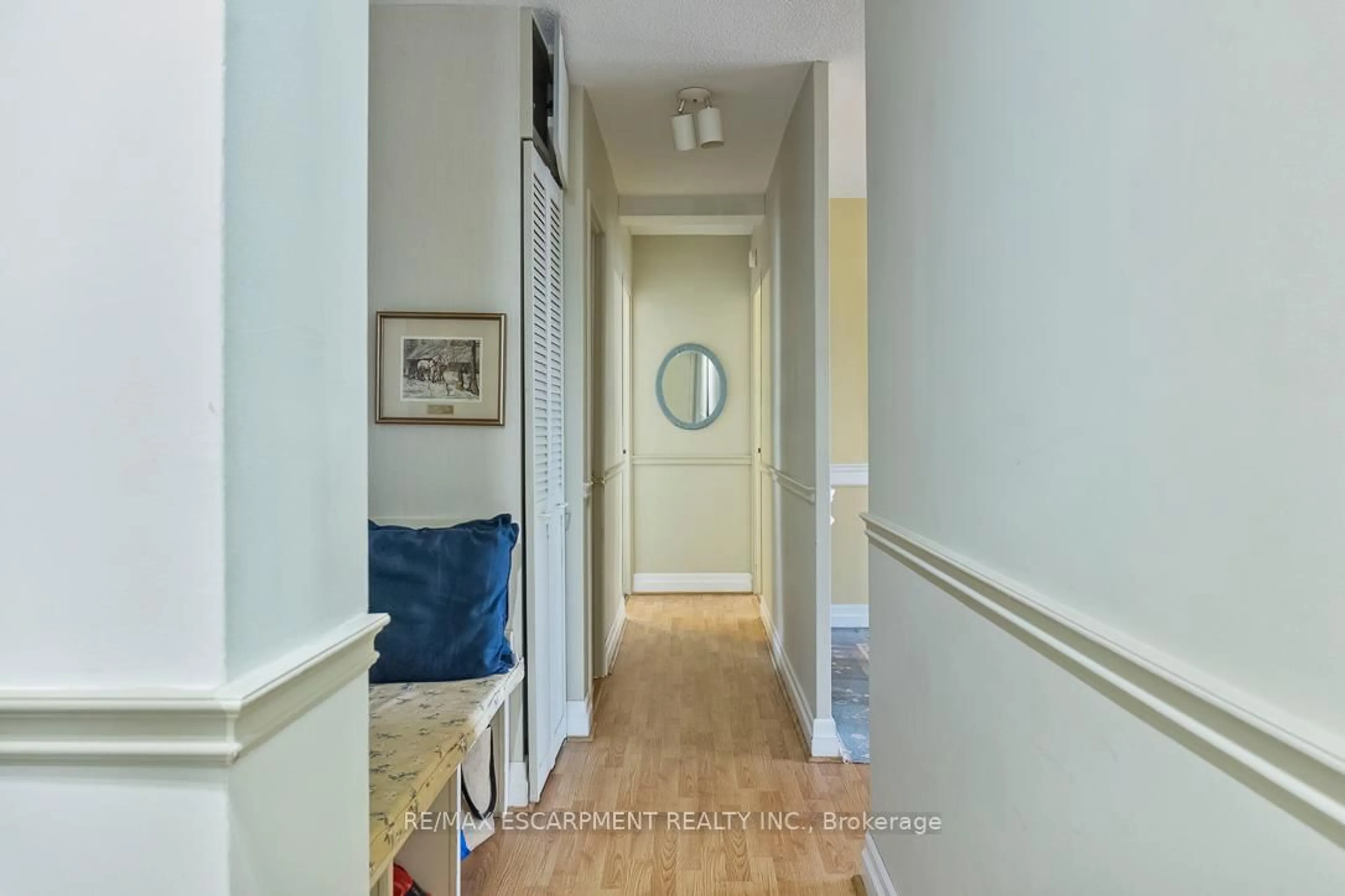 Indoor entryway for 15 Elizabeth St #805, Mississauga Ontario L5G 2Z3
