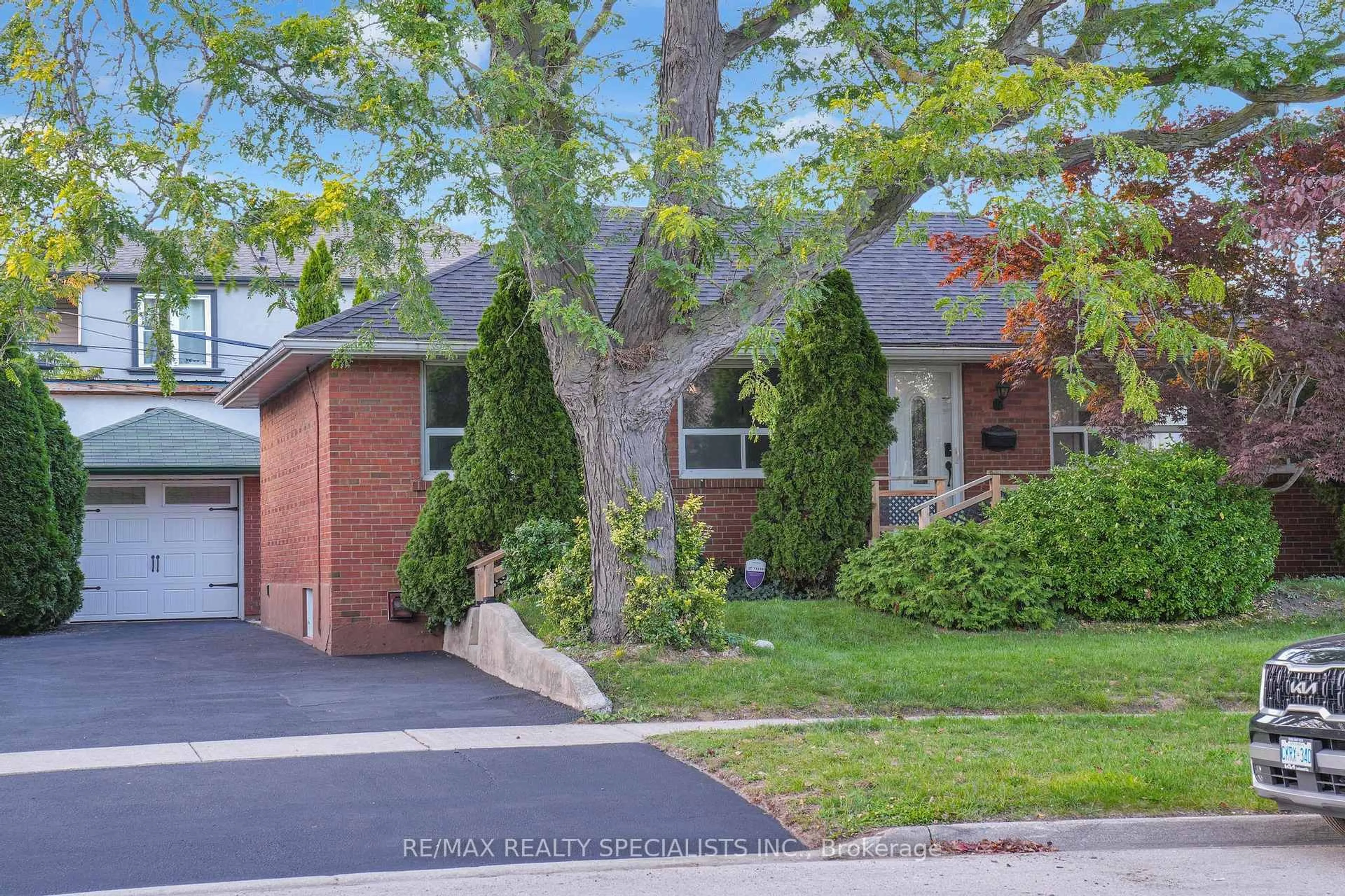 Home with brick exterior material, street for 51 Florence Dr, Oakville Ontario L6K 1V7