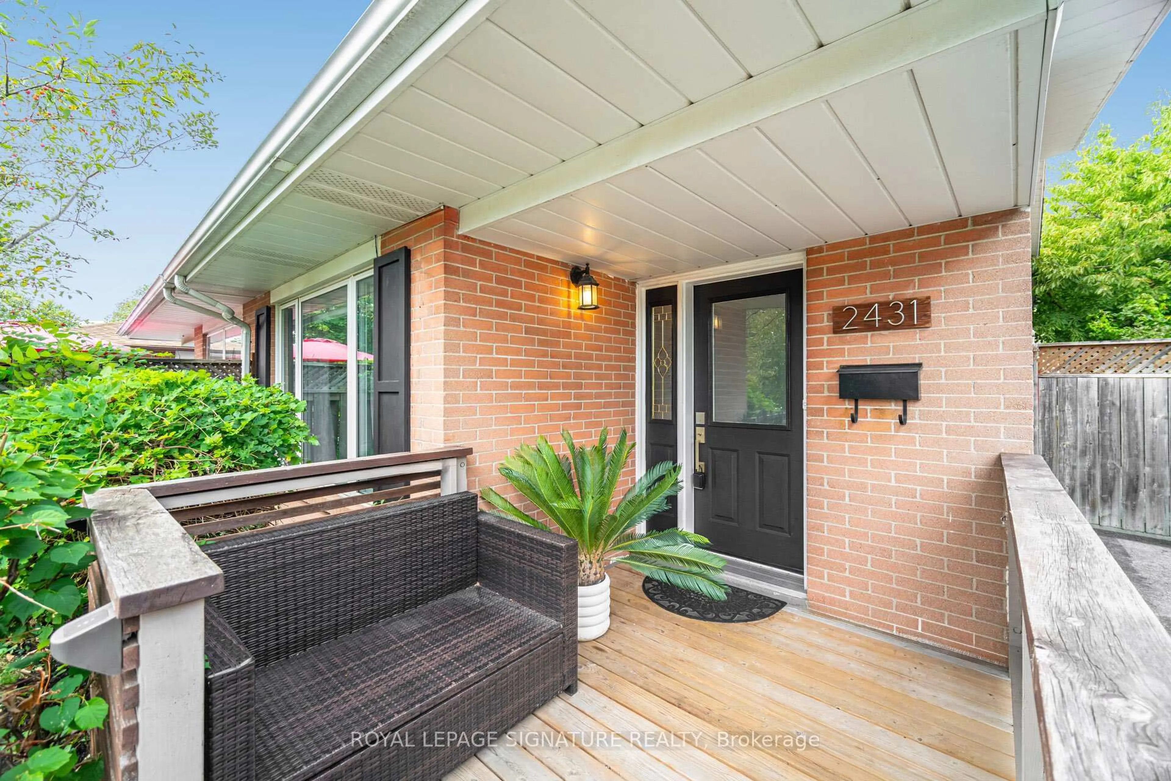 Unknown for 2431 Padstow Cres, Mississauga Ontario L5J 2G2