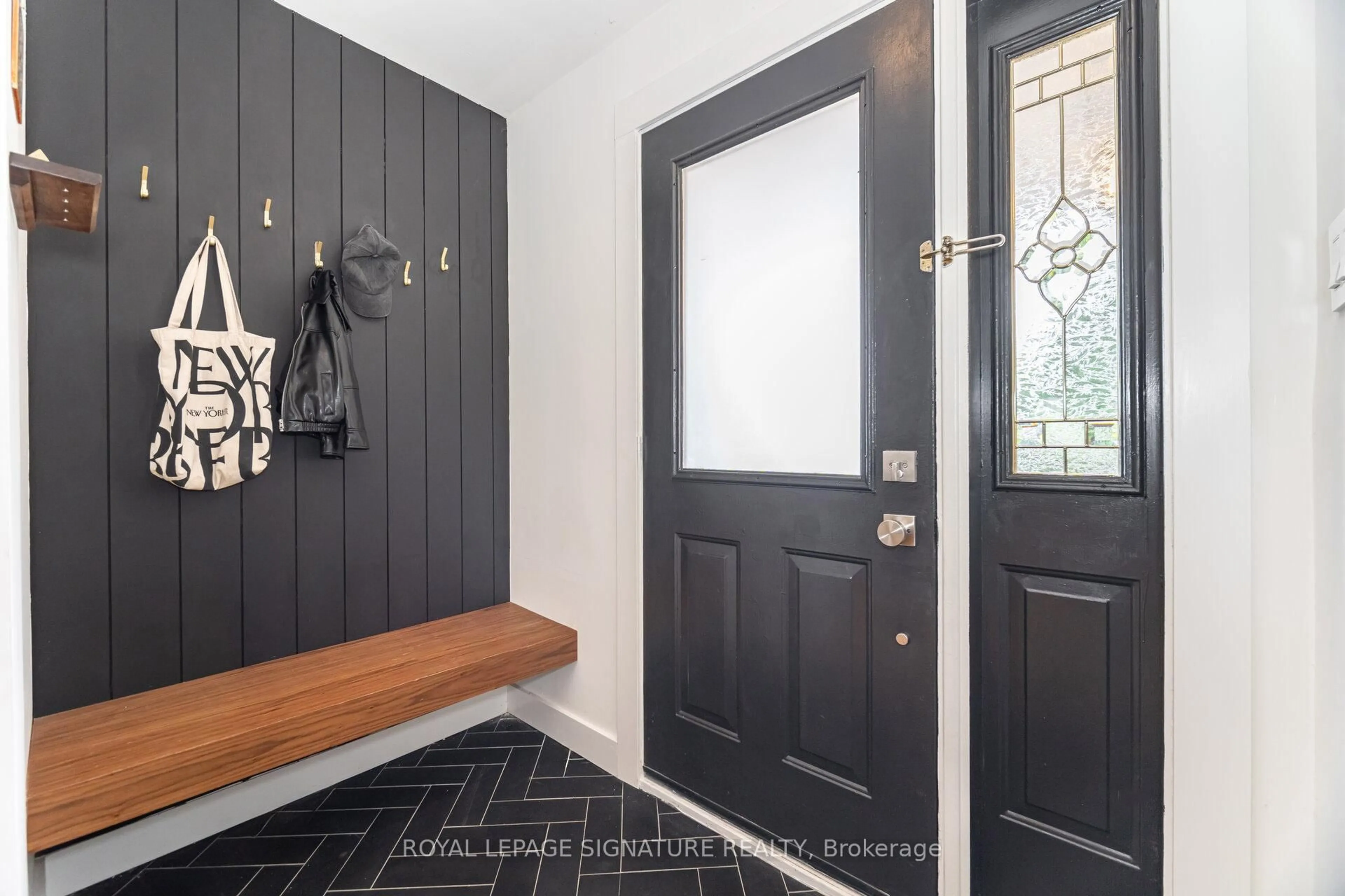 Indoor entryway for 2431 Padstow Cres, Mississauga Ontario L5J 2G2