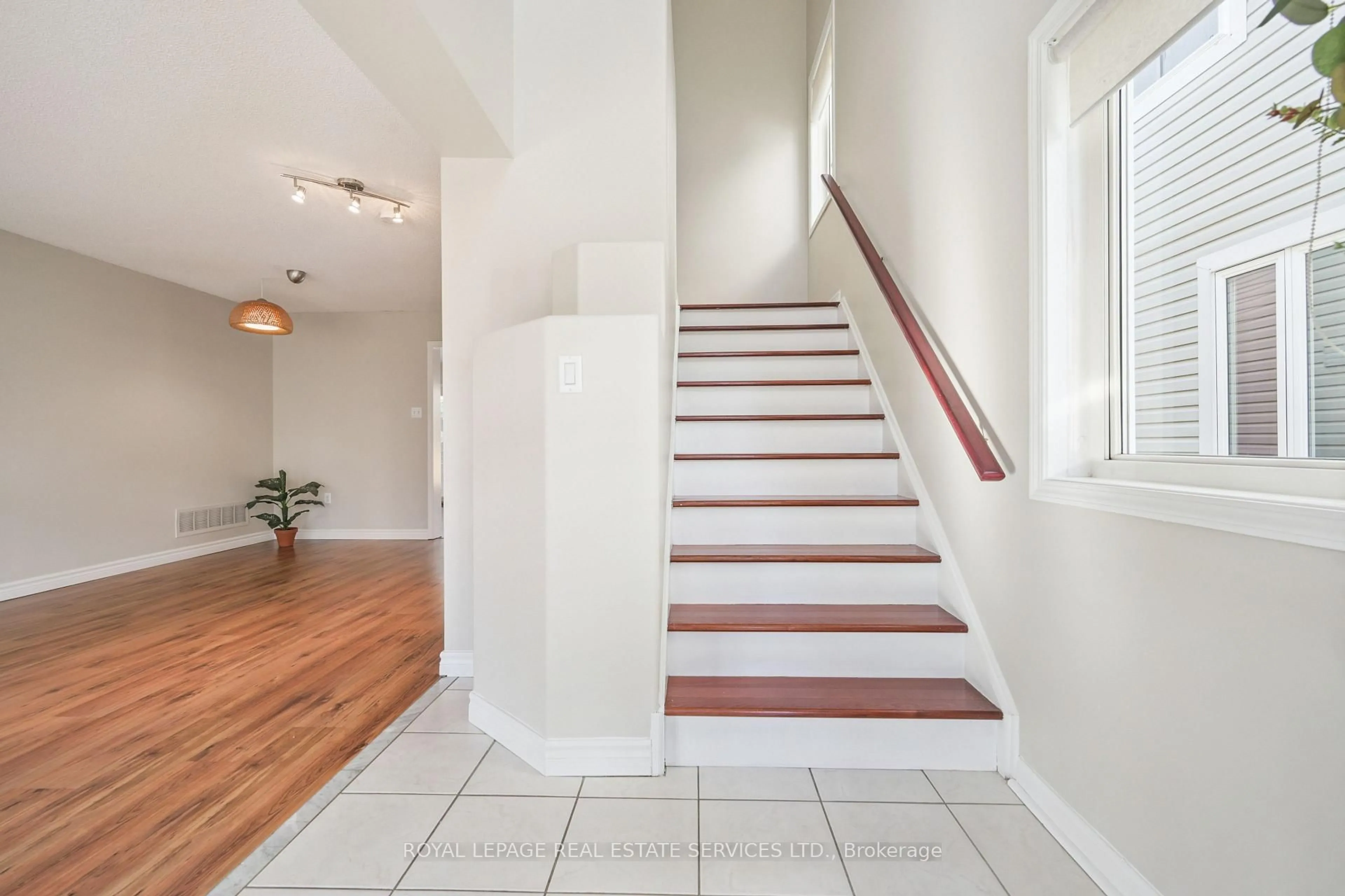 Unknown for 5025 MARJAN Lane, Burlington Ontario L7L 6H9