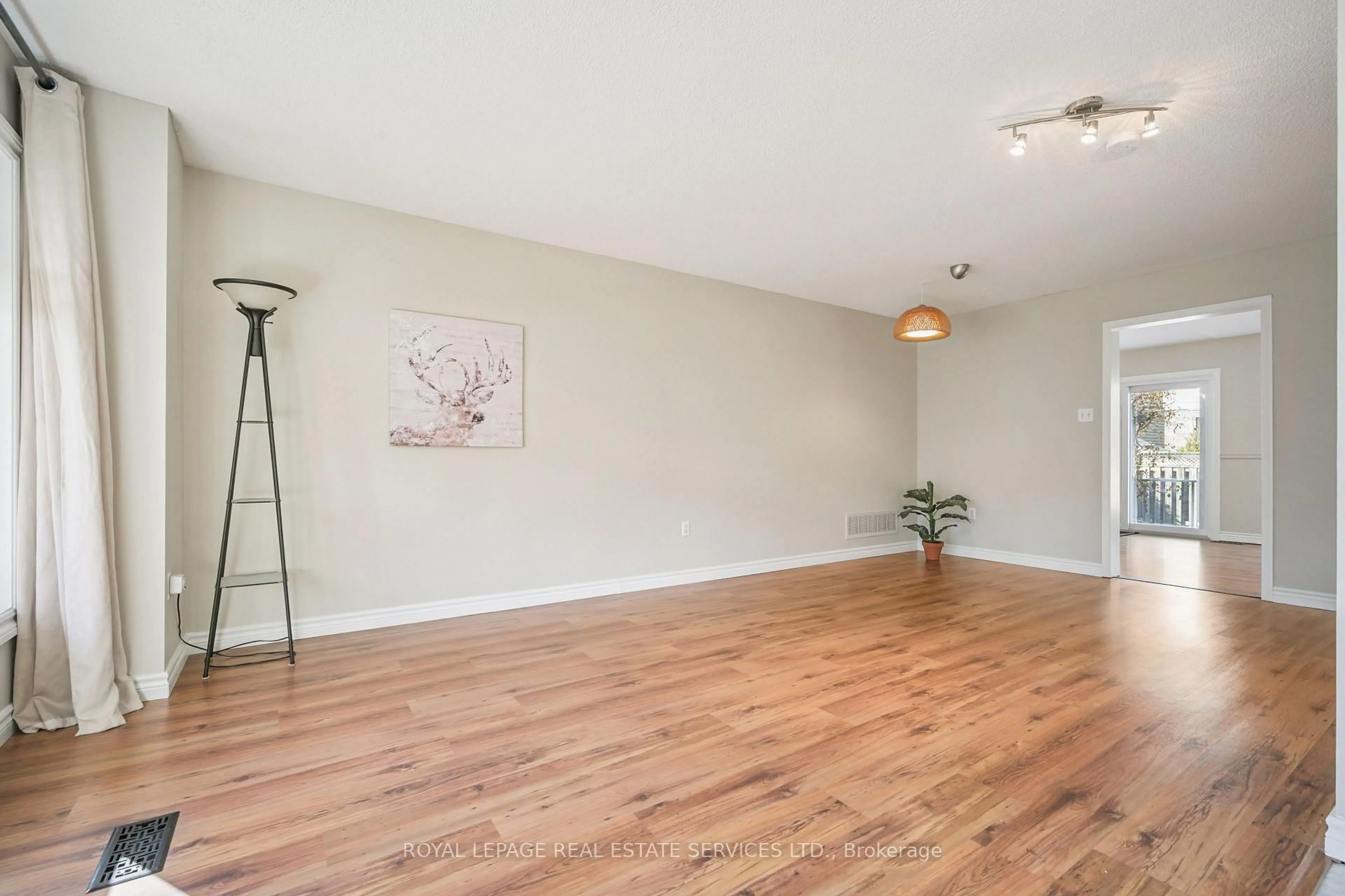 A pic of a room for 5025 MARJAN Lane, Burlington Ontario L7L 6H9