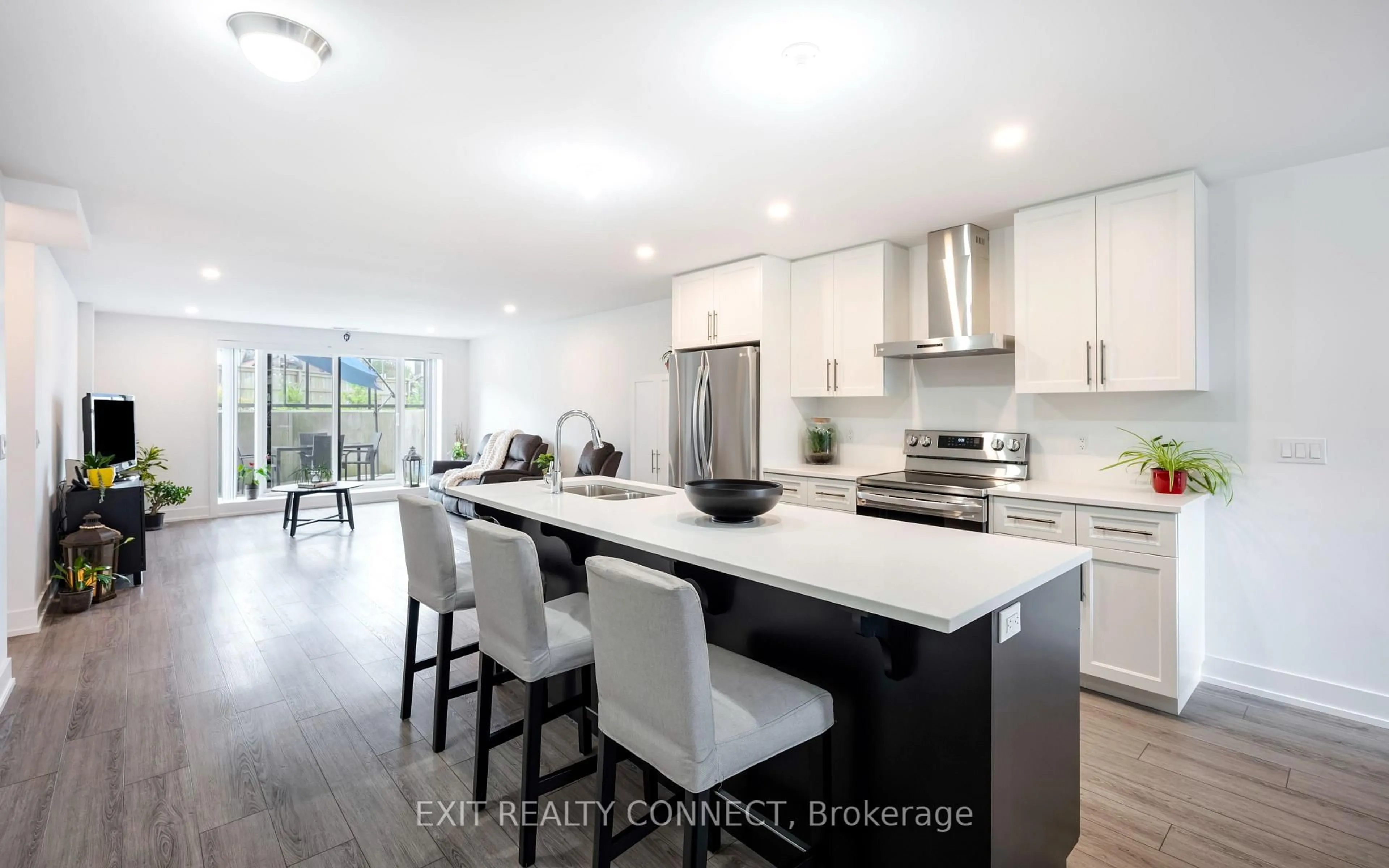 Open concept kitchen, unknown for 17 Centre St, Orangeville Ontario L9W 7S6