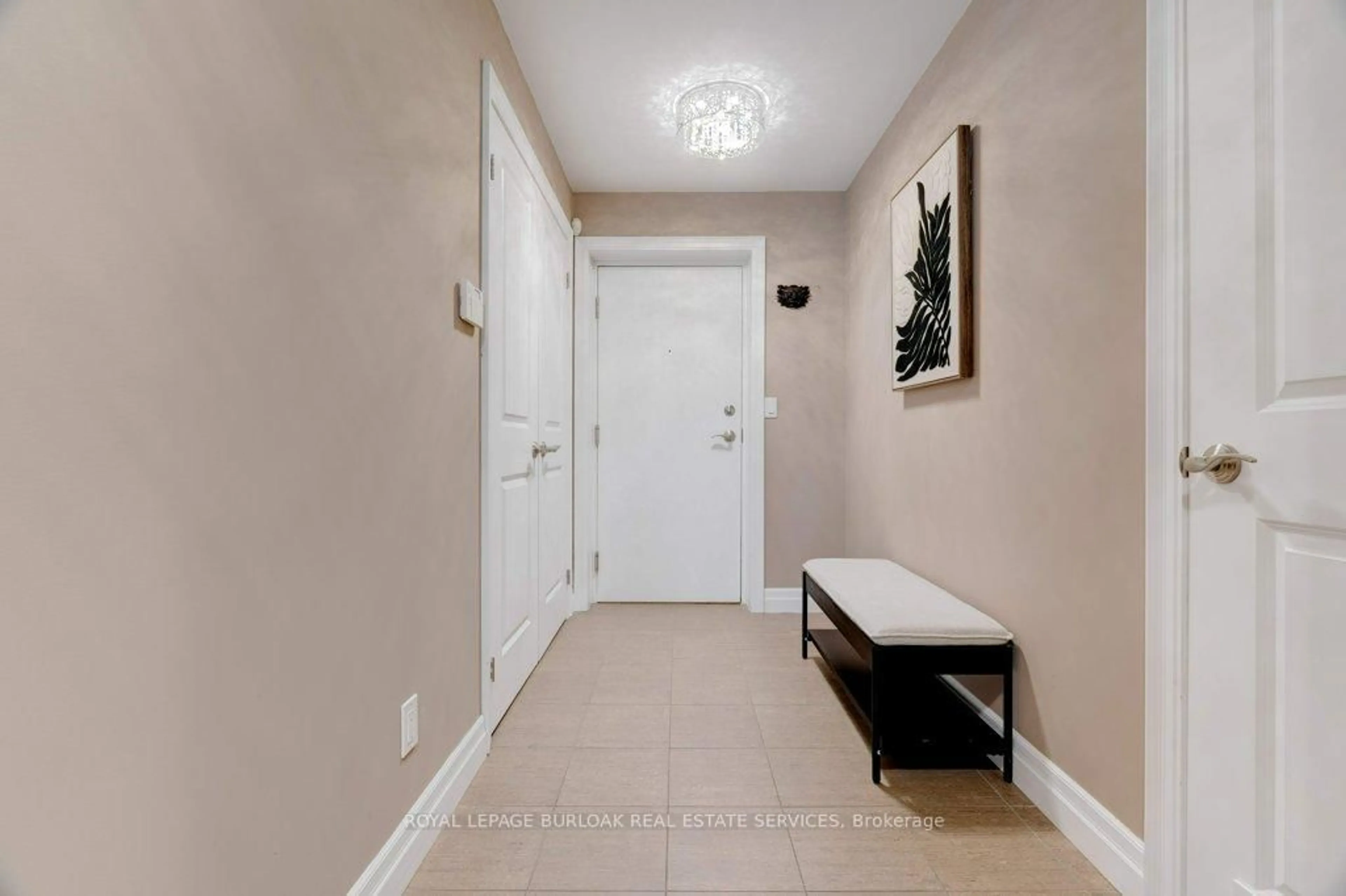 Indoor entryway for 360 Pearl St #804, Burlington Ontario L7R 1E1